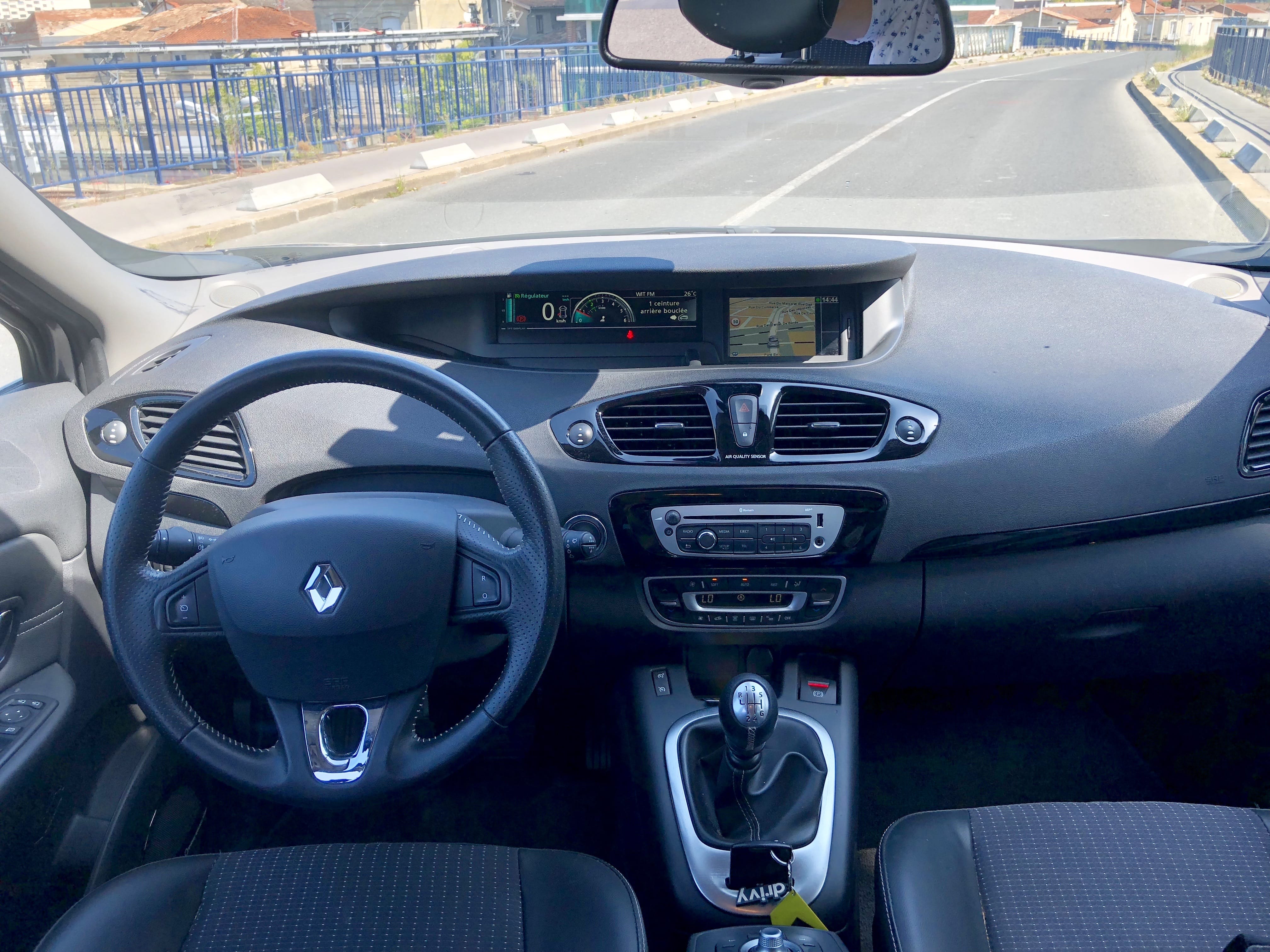 Renault Grand Scenic  Accès exclusif dans la Gare de Bordeaux - Louez le Grand Scénic 7 Places – Spacieux avec GPS
