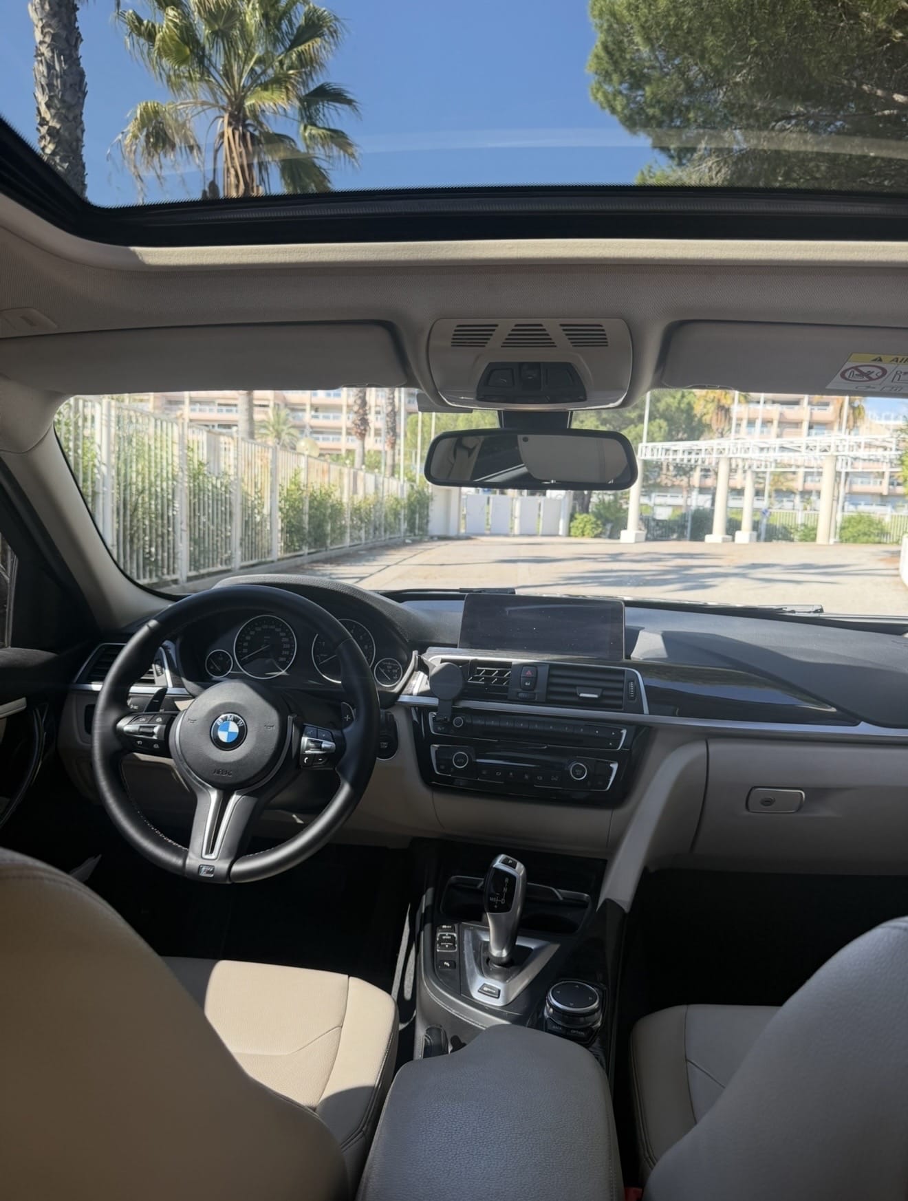 BMW Série 3 330e xDrive avec GPS