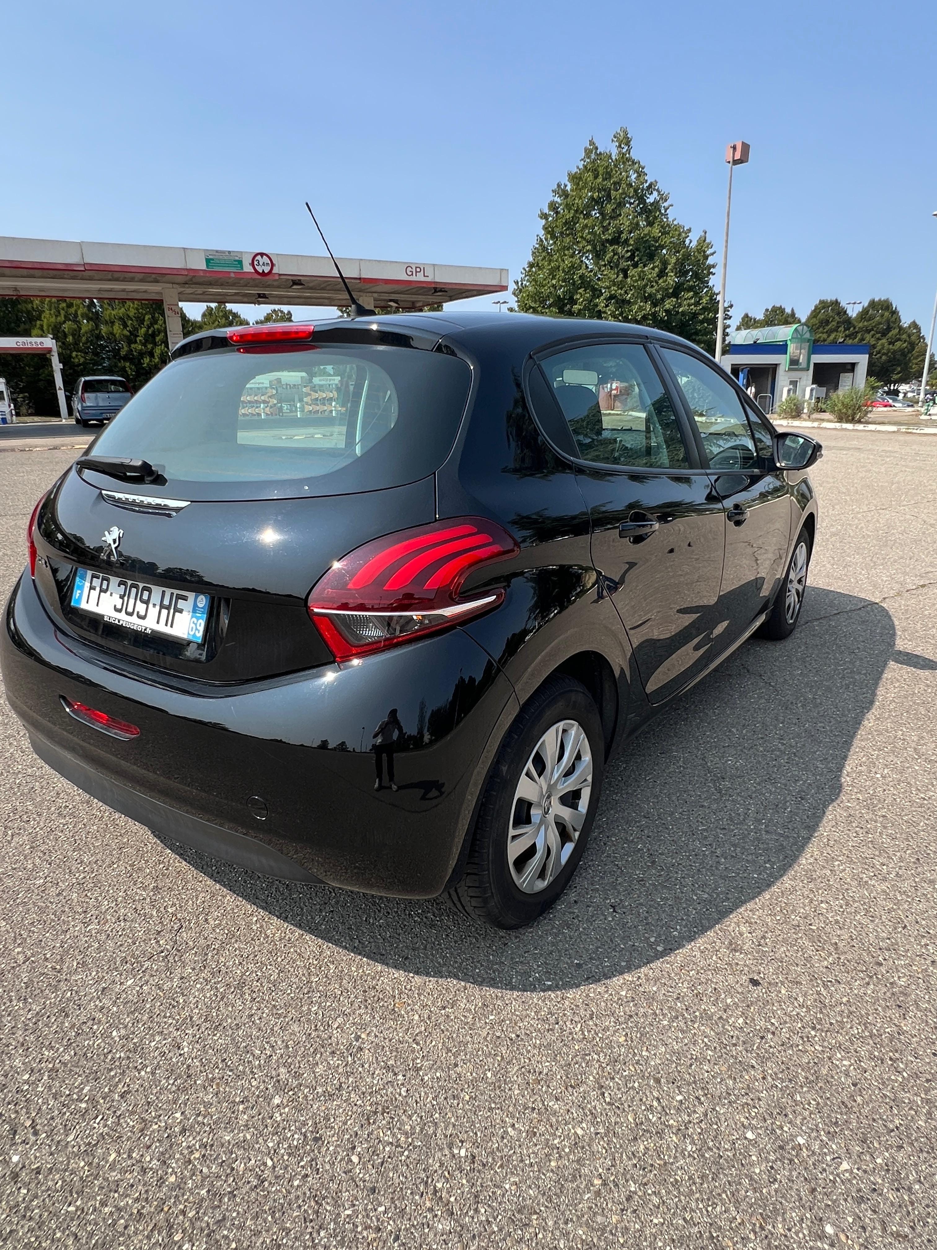 Peugeot 208 avec GPS