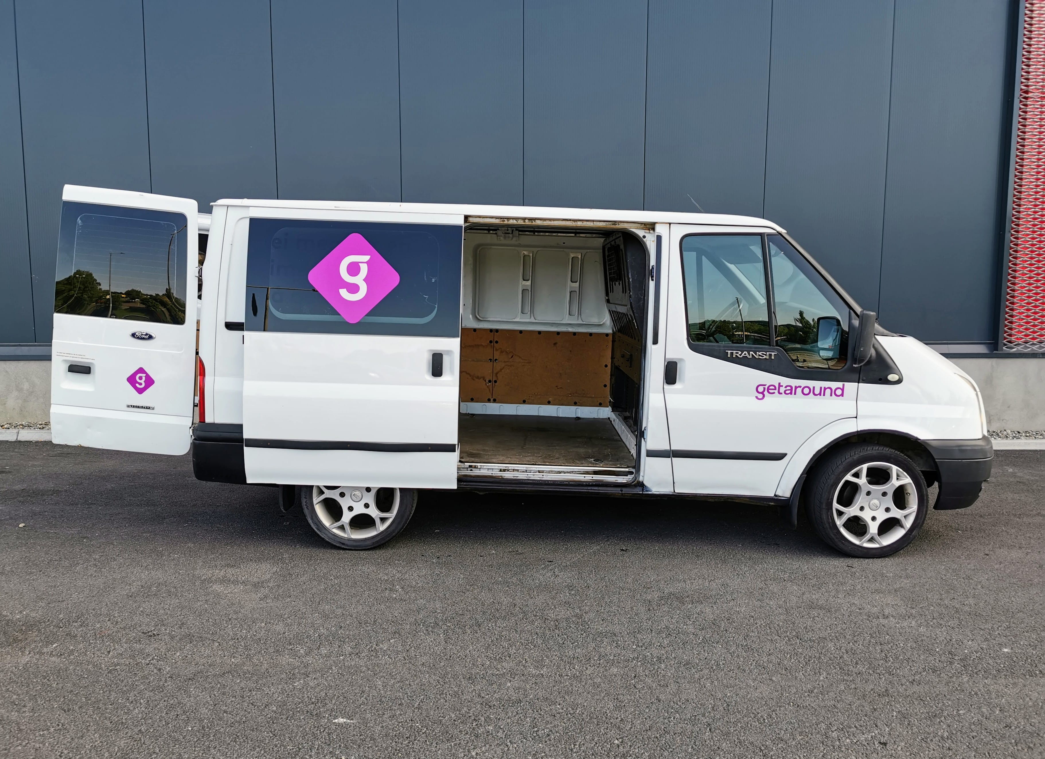 Ford Transit Connect Flyttebil med Tilhengerfeste