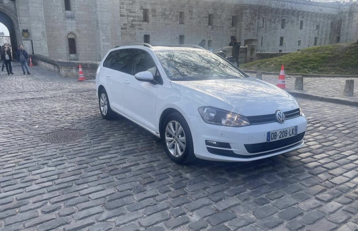 Volkswagen Golf avec Siège bébé