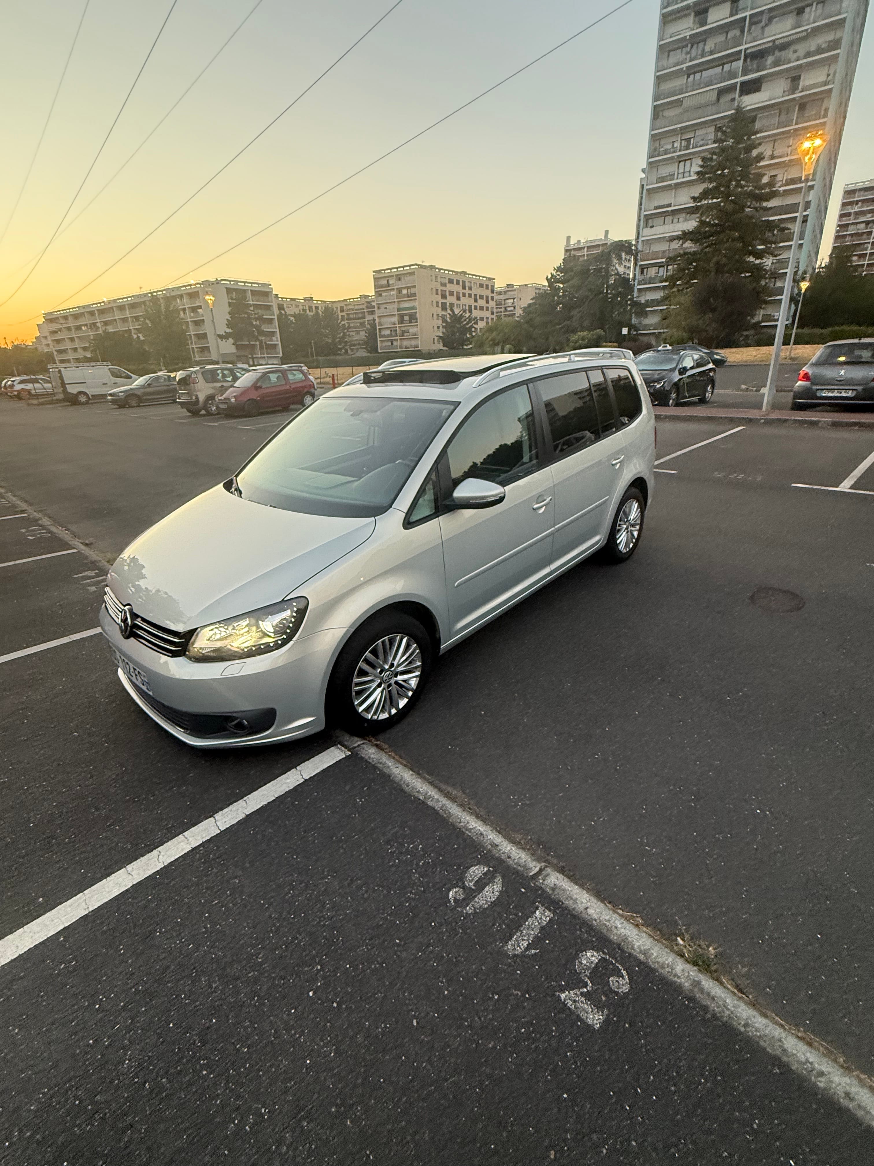 Volkswagen Touran, 2015, Essence 95, 7 places