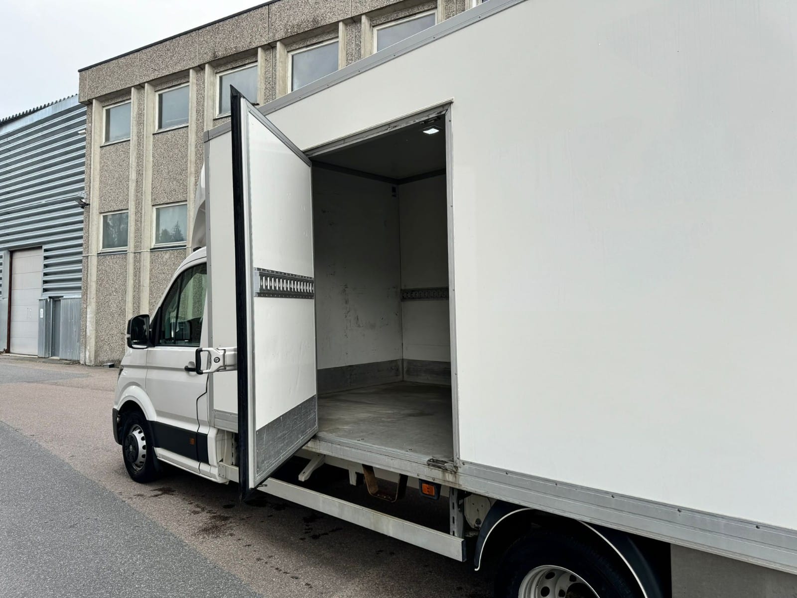 Volkswagen Crafter 2.0 TDI 177HK automatic med lift med Aircondition