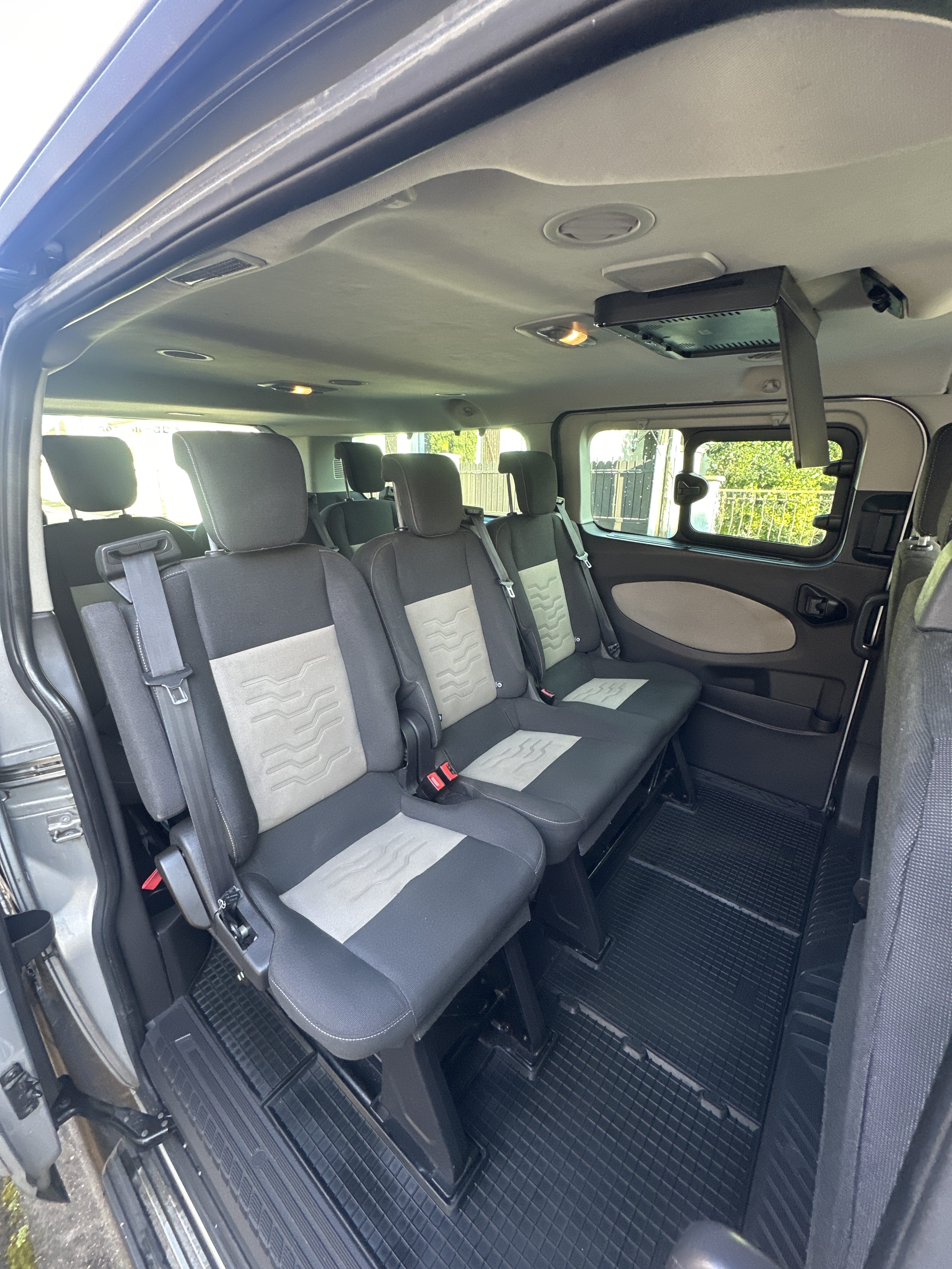 Ford Tourneo Custom Mini bus 9 places 2.2 tdci 150ch Titanium L2H1 avec écran avec Siège bébé