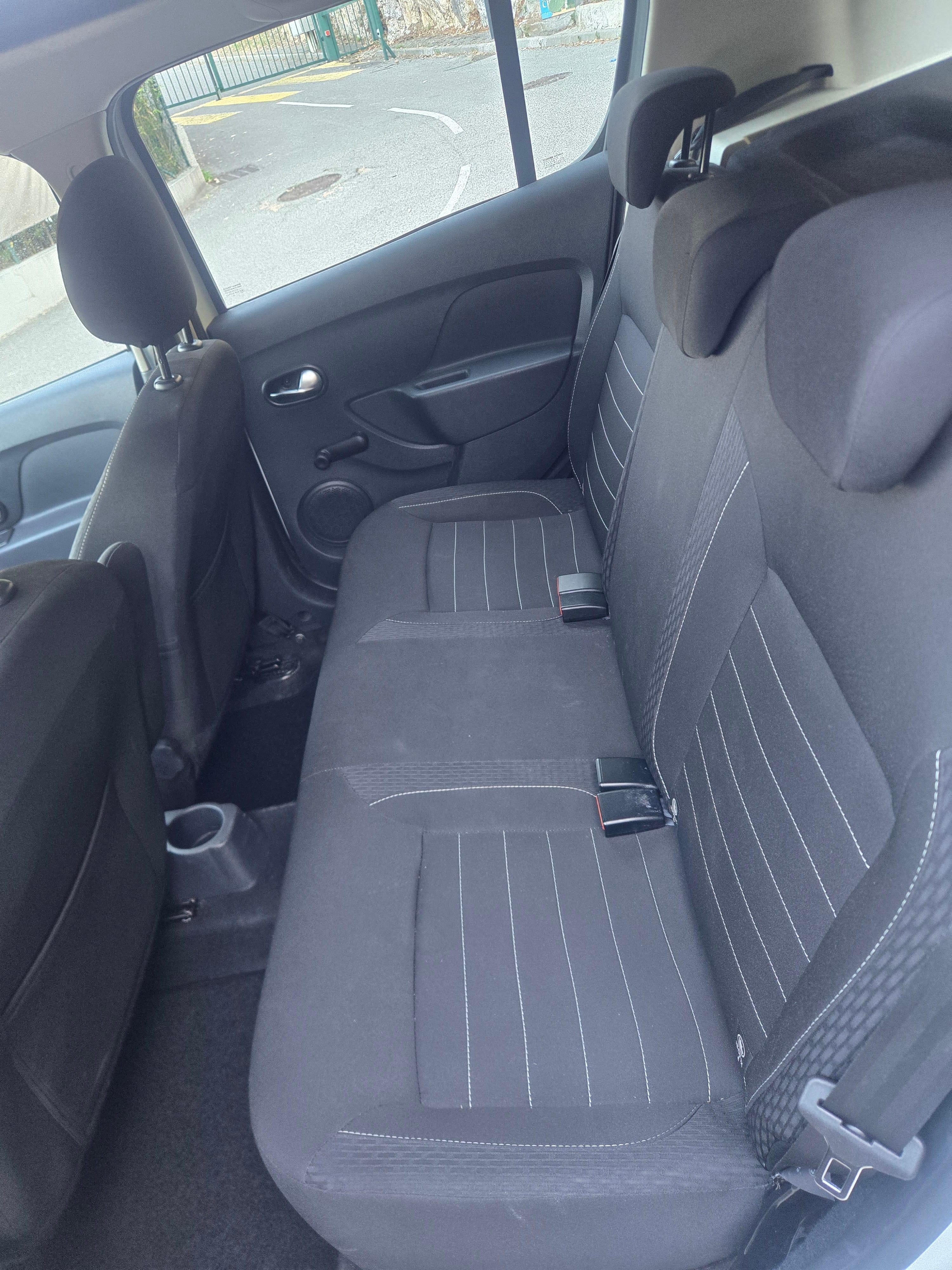 Dacia Sandero mit Autoradio
