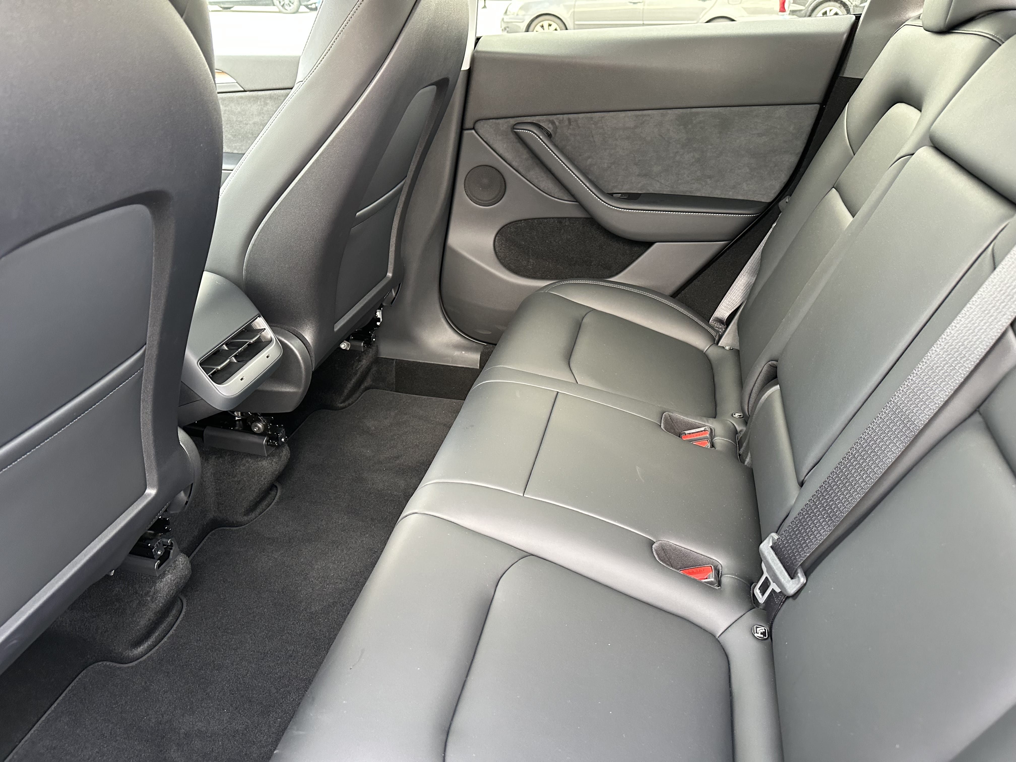 Tesla Model Y Long Range med Bluetooth audio