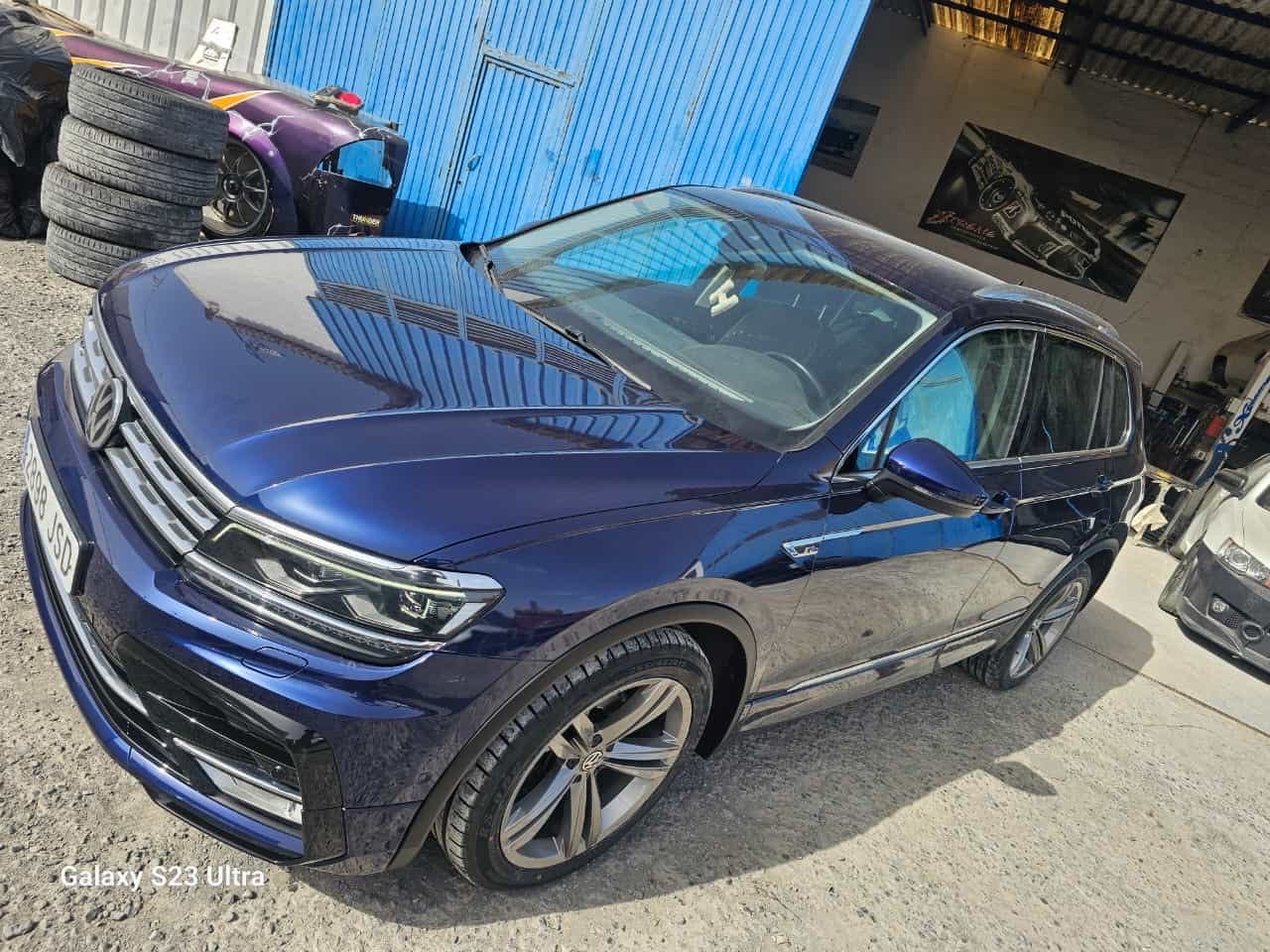 Volkswagen Tiguan SE R-LINE Black