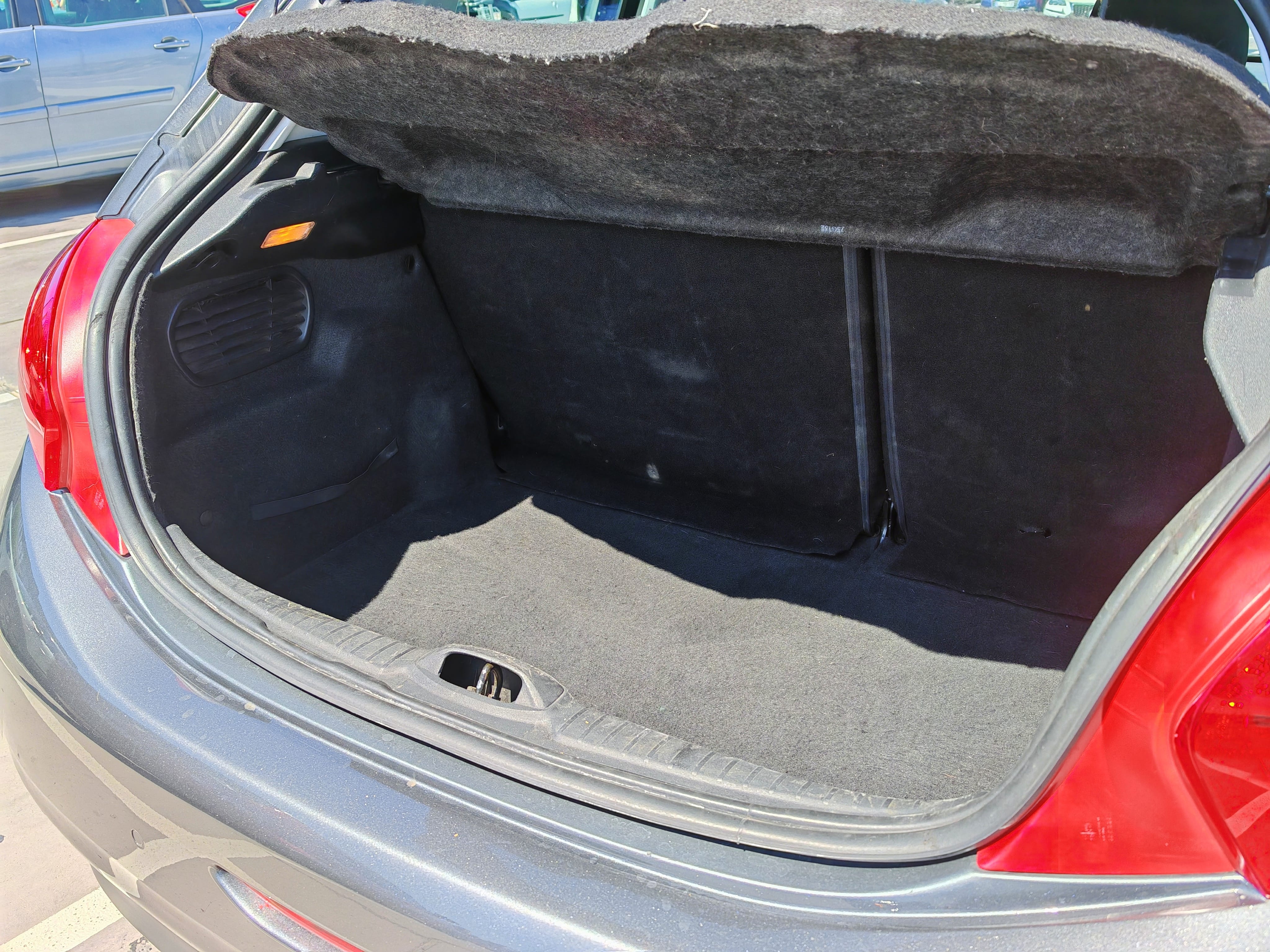 Peugeot 208 Aéroport de Marseille A avec Android Auto