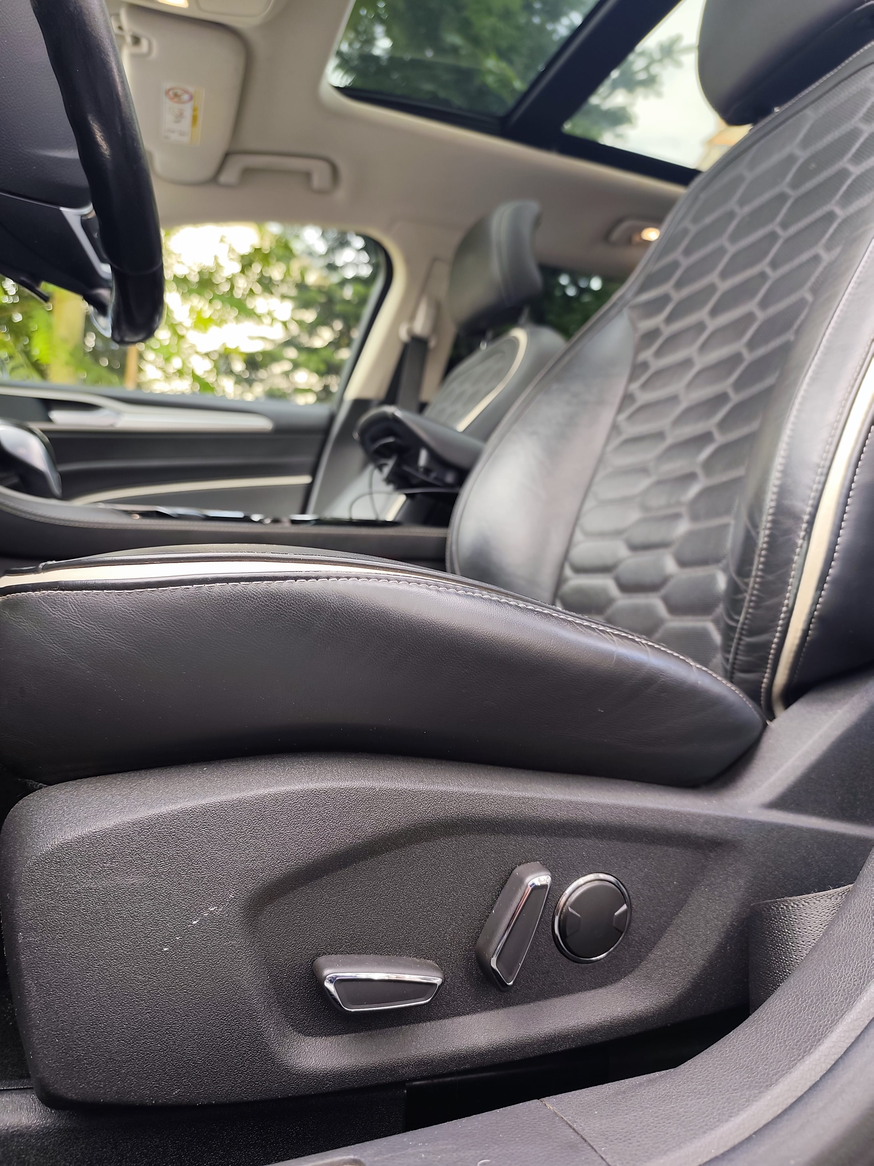 Ford Mondeo SW 2.0 180 HP TDCI Vignale avec Attelage