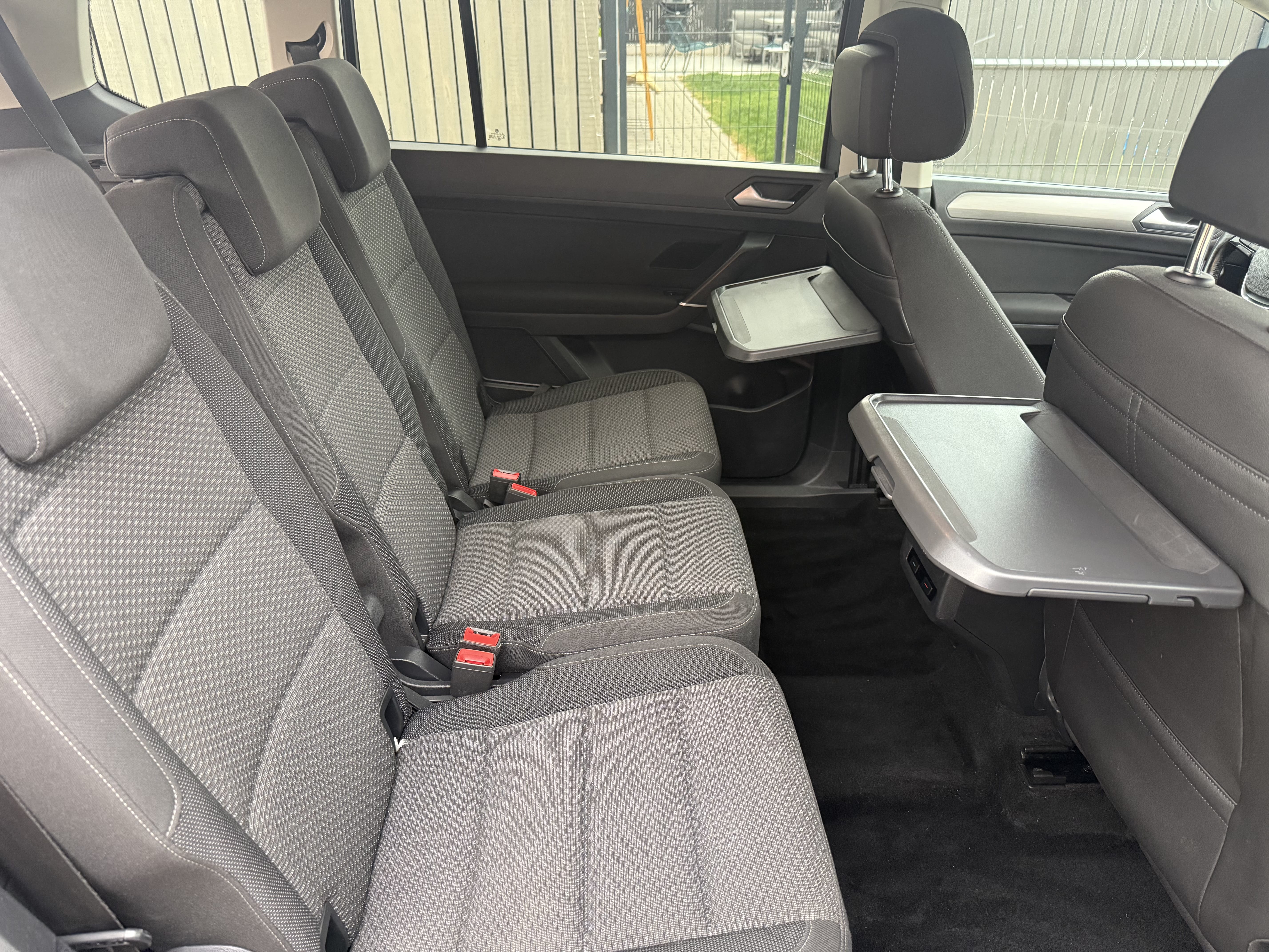 Volkswagen Touran Diesel 7 Places / Caméra (pneus 4 saisons / vignette suisse 2025)