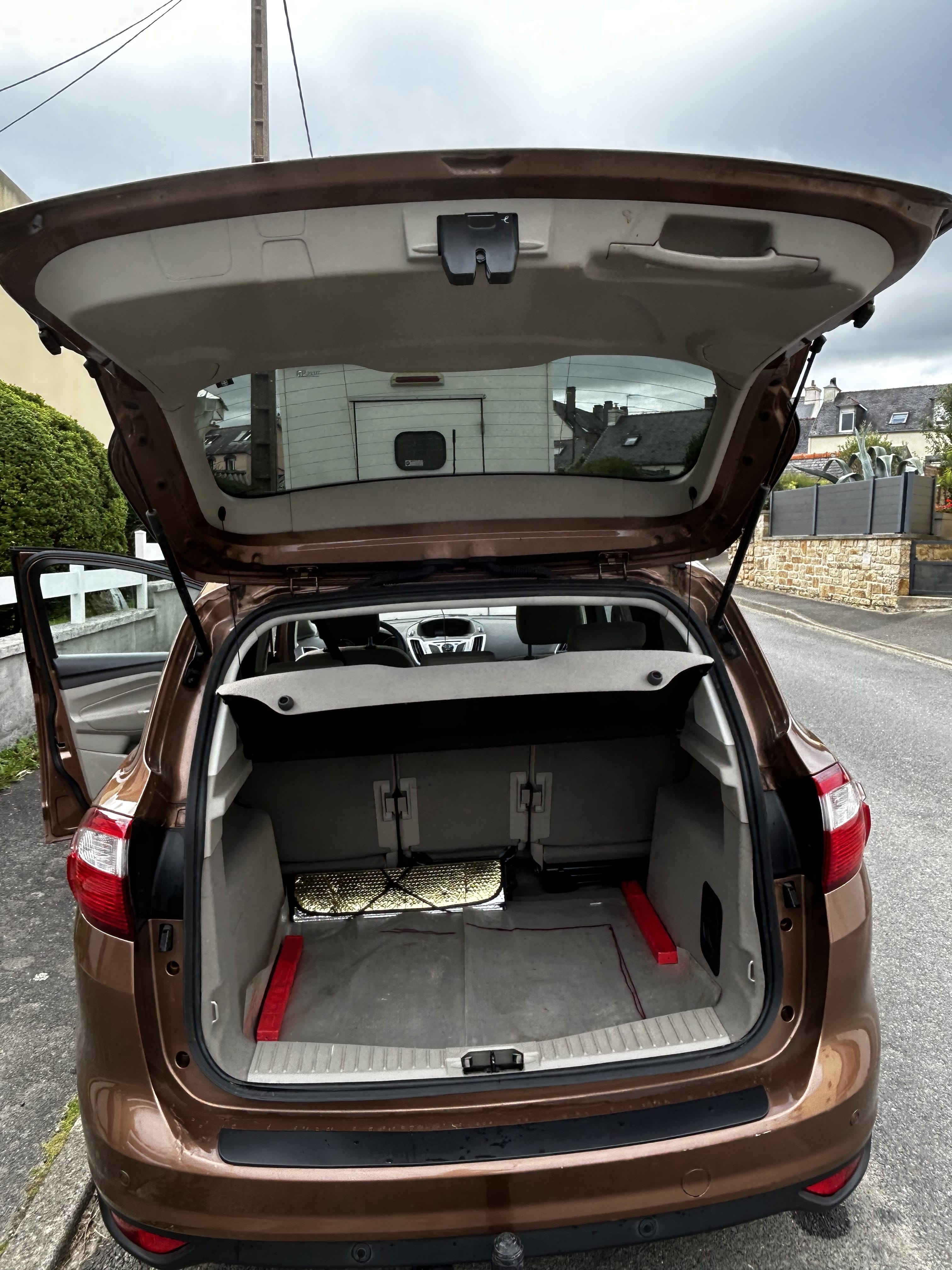 Ford C-Max avec Siège bébé