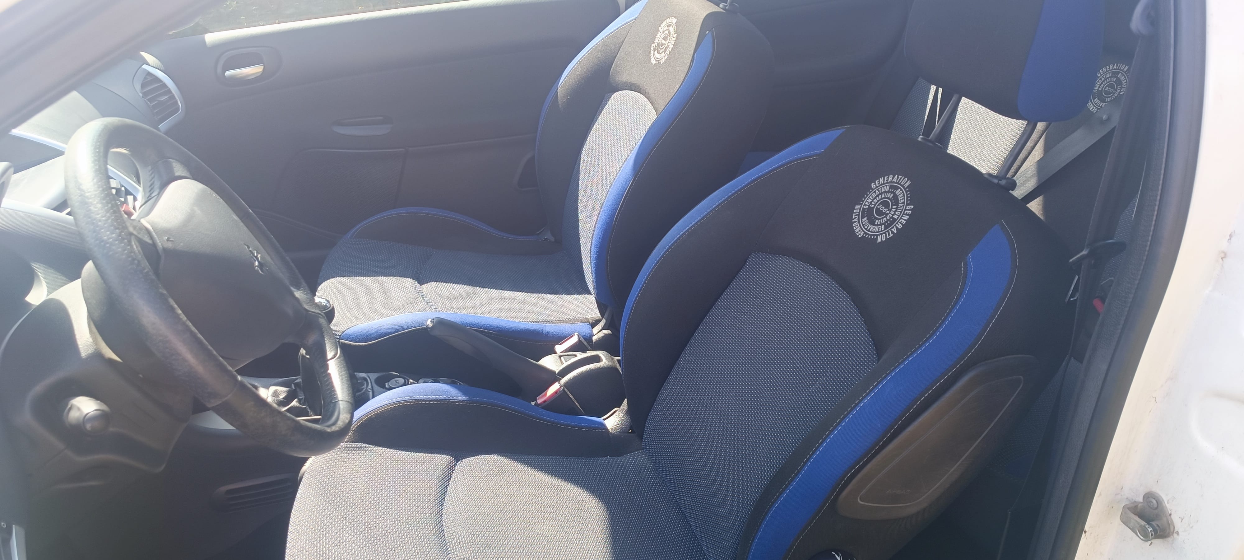 Peugeot 206+ avec Siège bébé