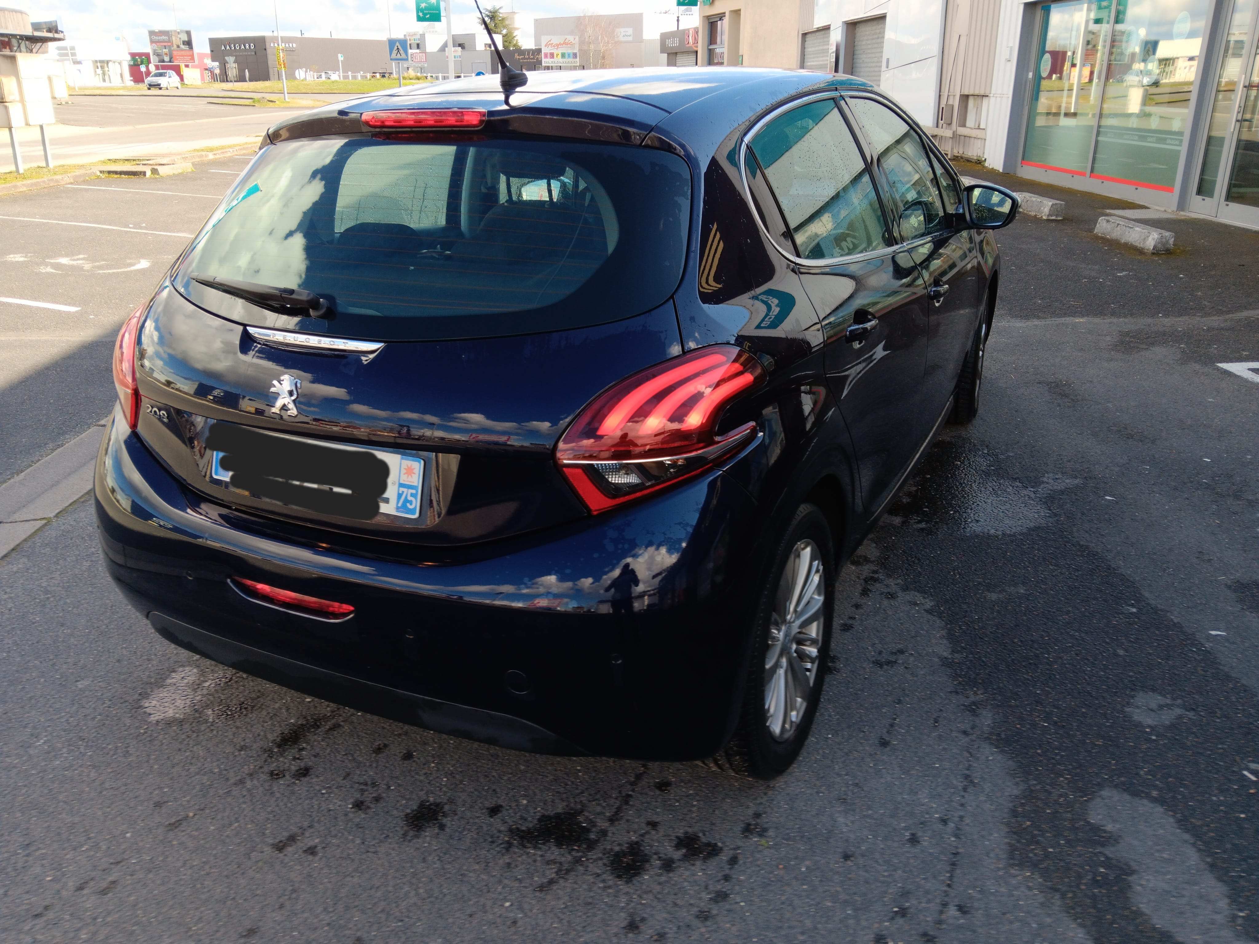 Peugeot 208 avec GPS
