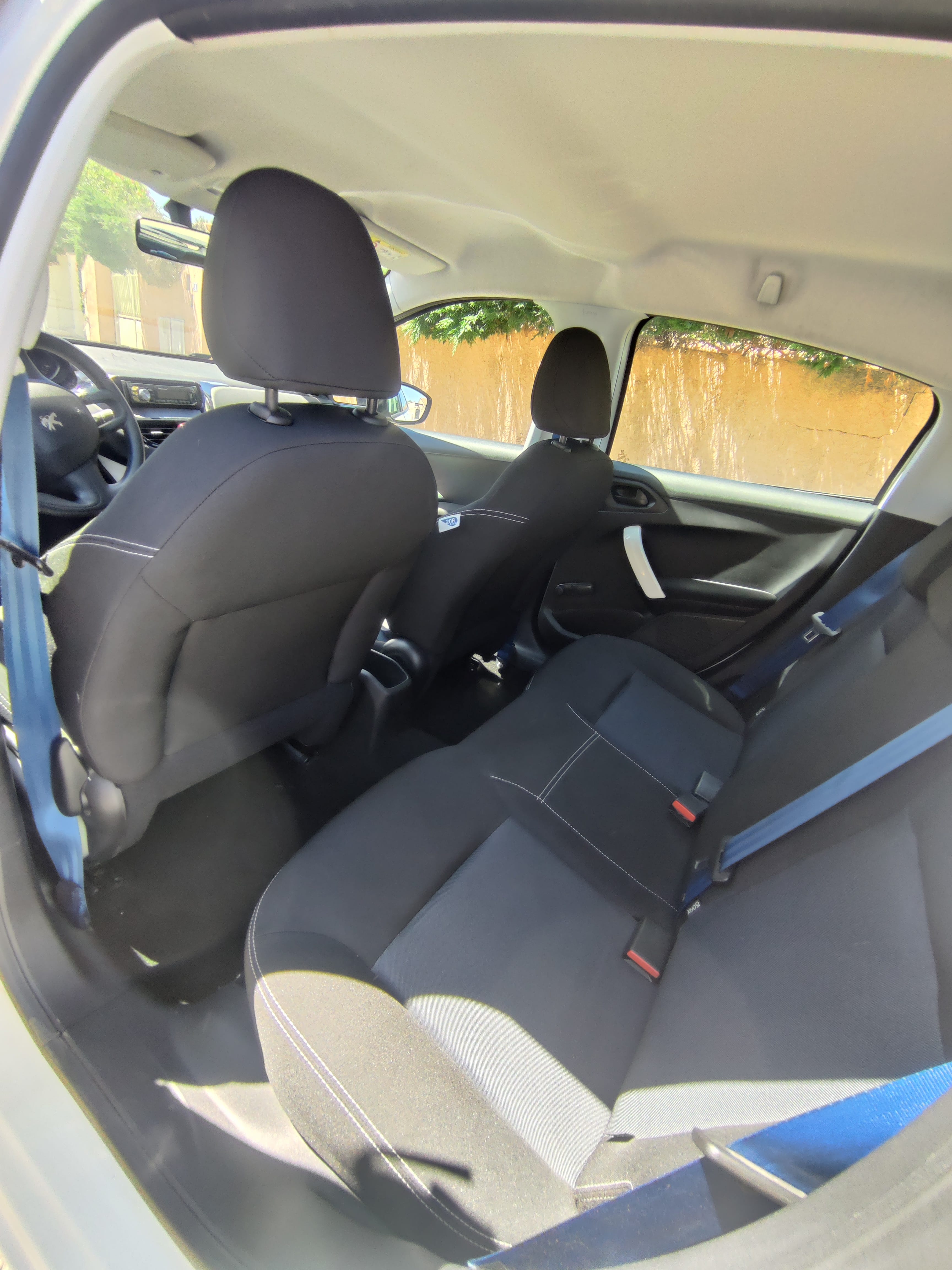 Peugeot 208 1.0 avec Entrée audio / iPod