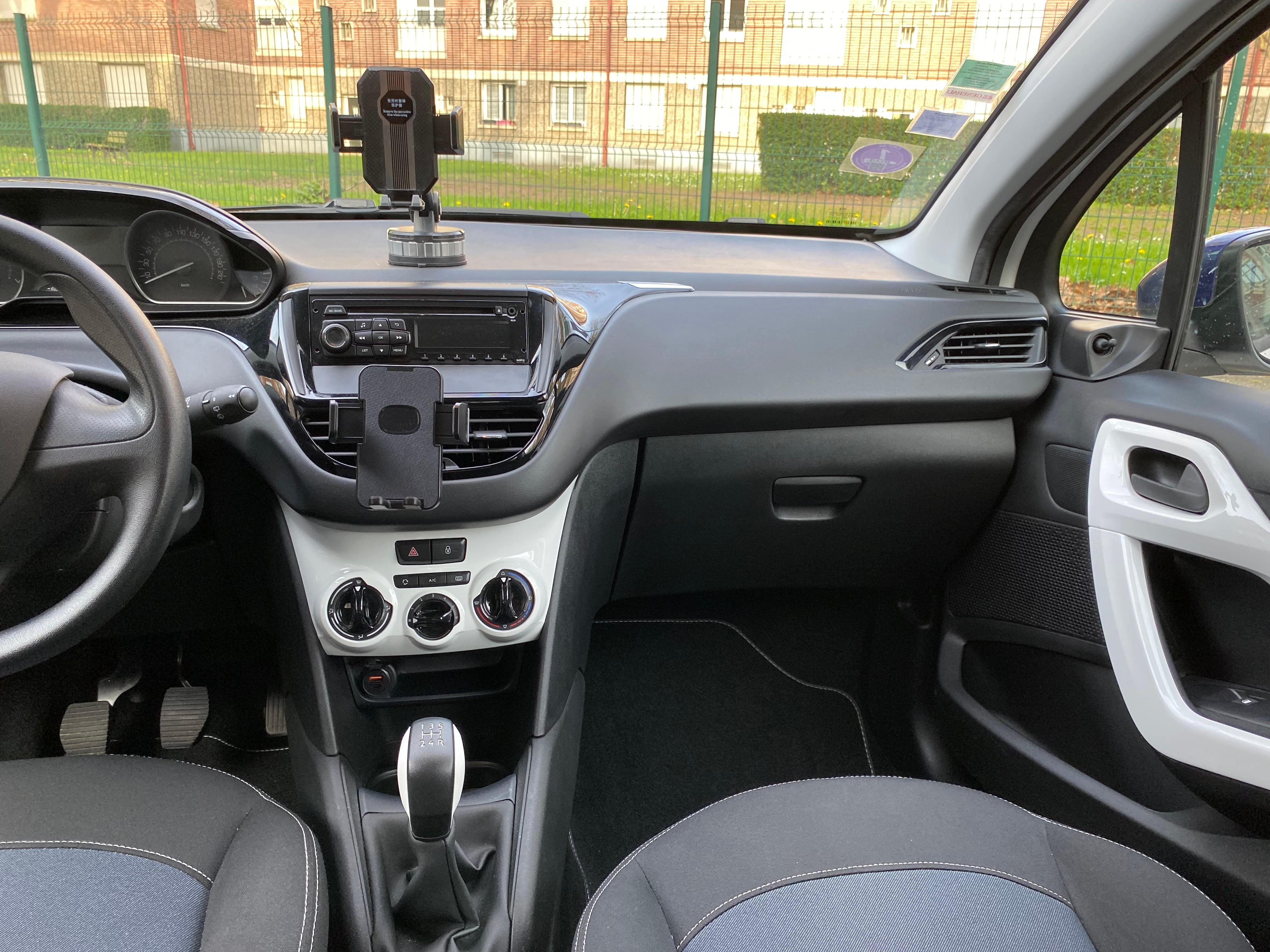 Peugeot 208 avec Entrée audio / iPod