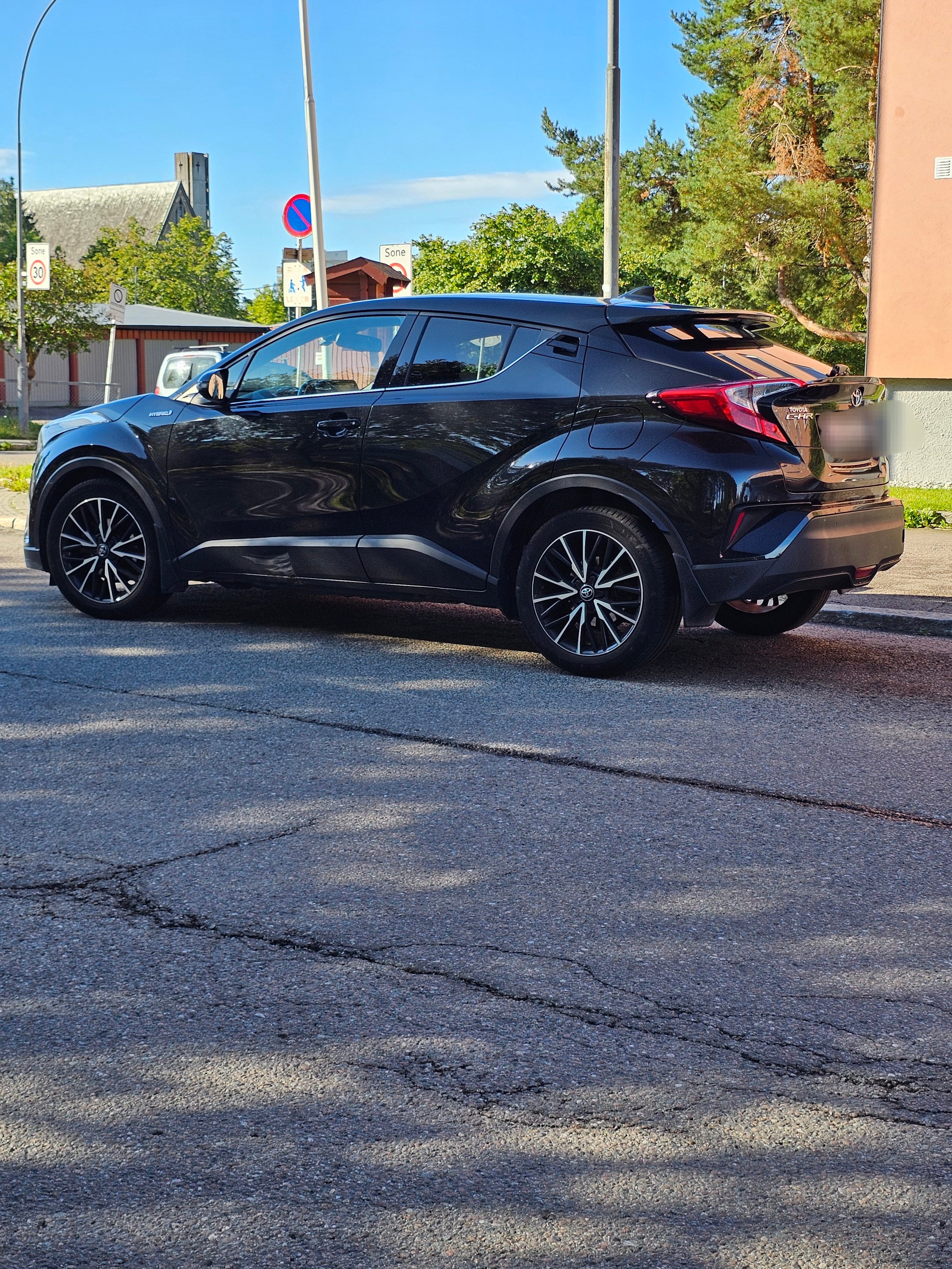 Toyota C-HR Hybrid med Aircondition
