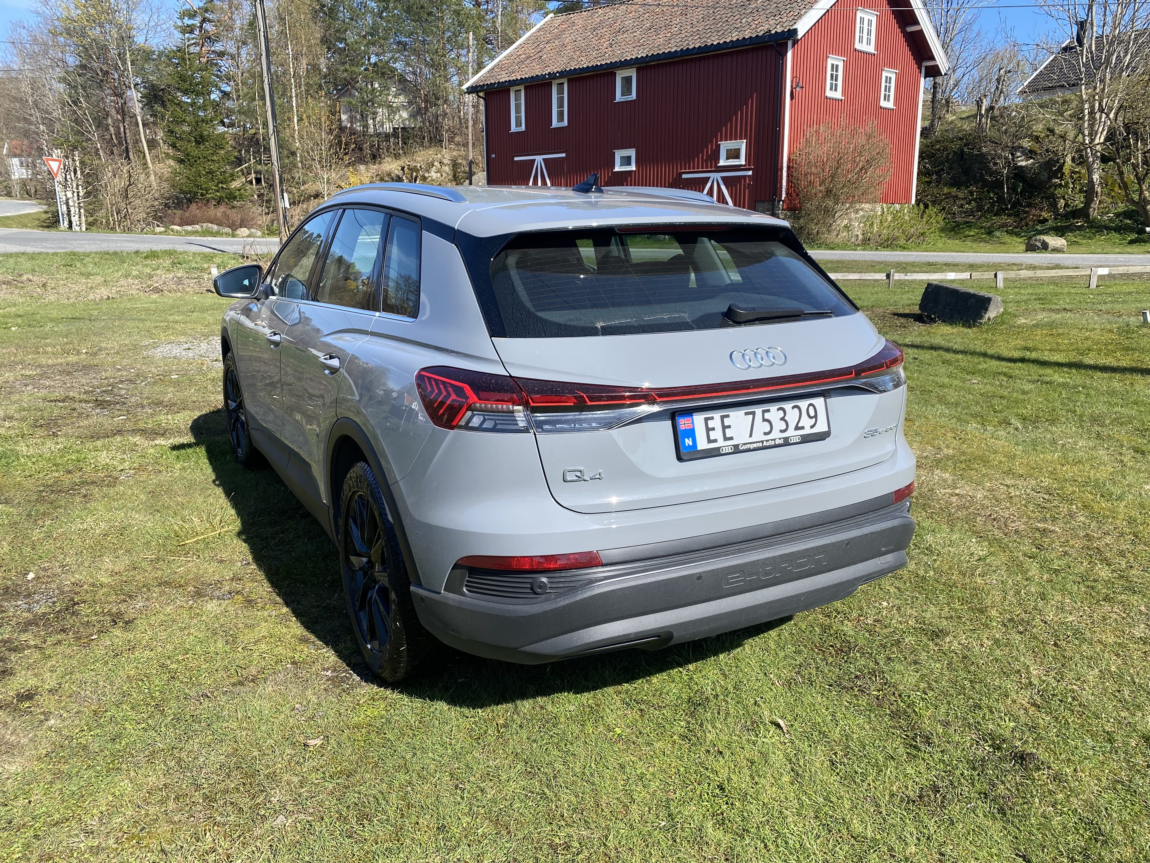 Audi Q4 35 e-tron (RWD) with GPS