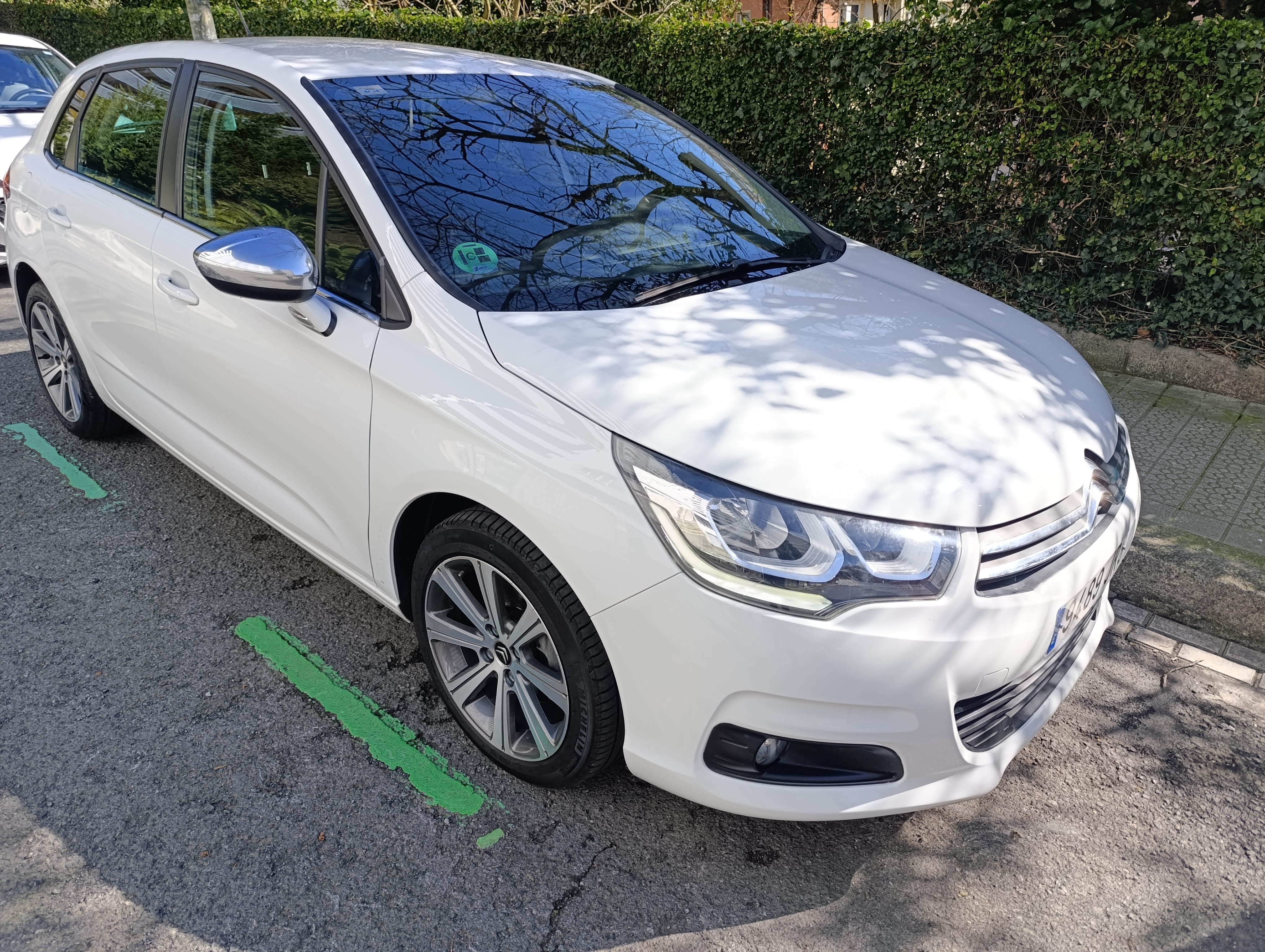 Citroen C4 mit Kindersitz