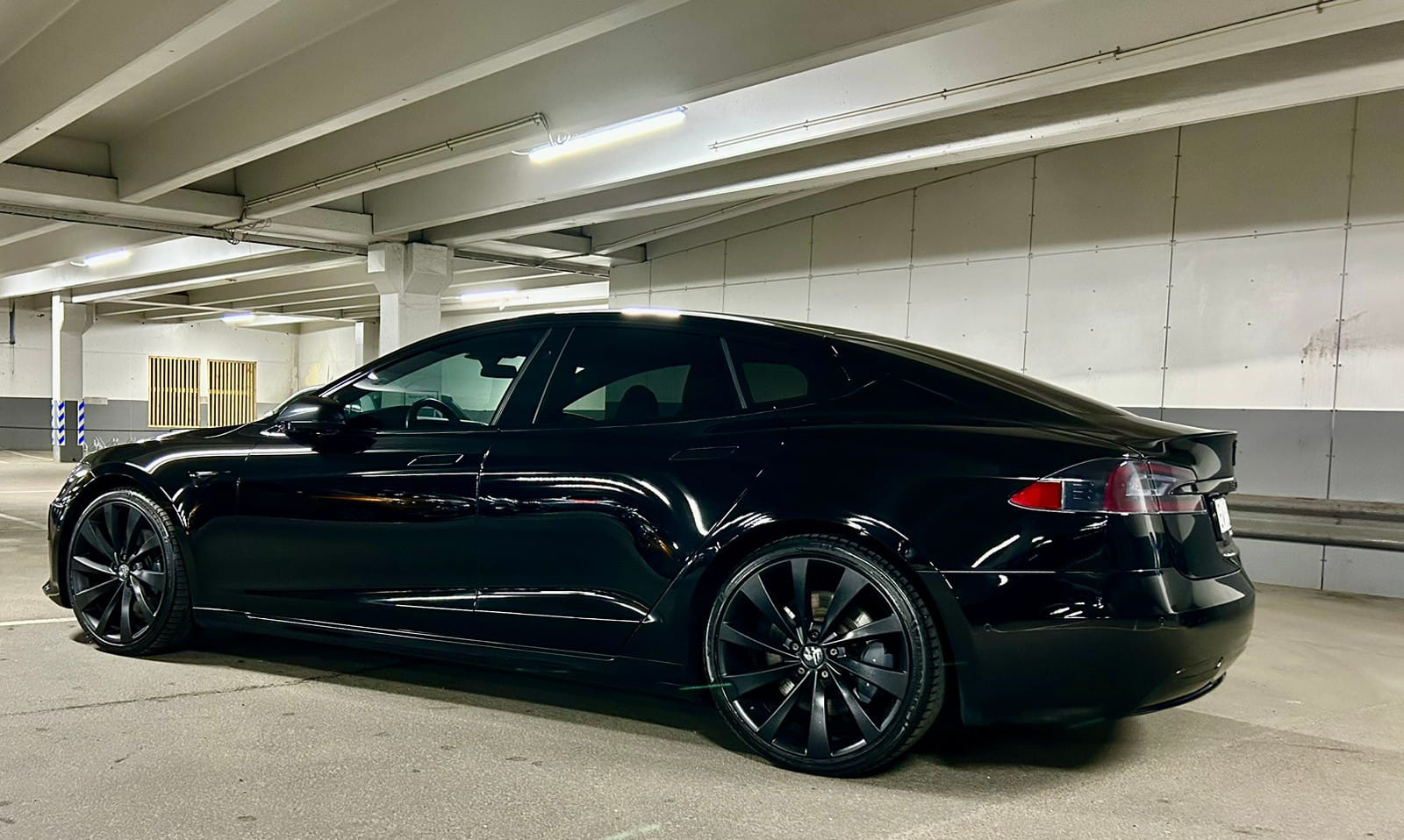 Tesla Model S Long Range Gratis Superlading with Air conditioning