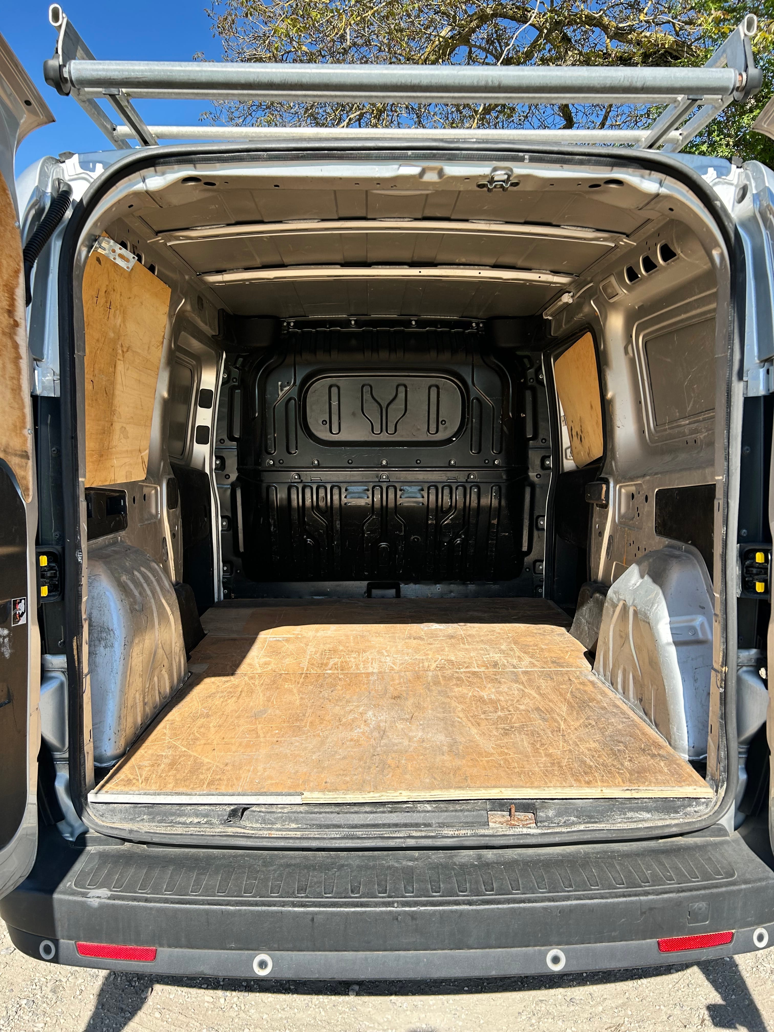 Opel Combo avec Entrée audio / iPod