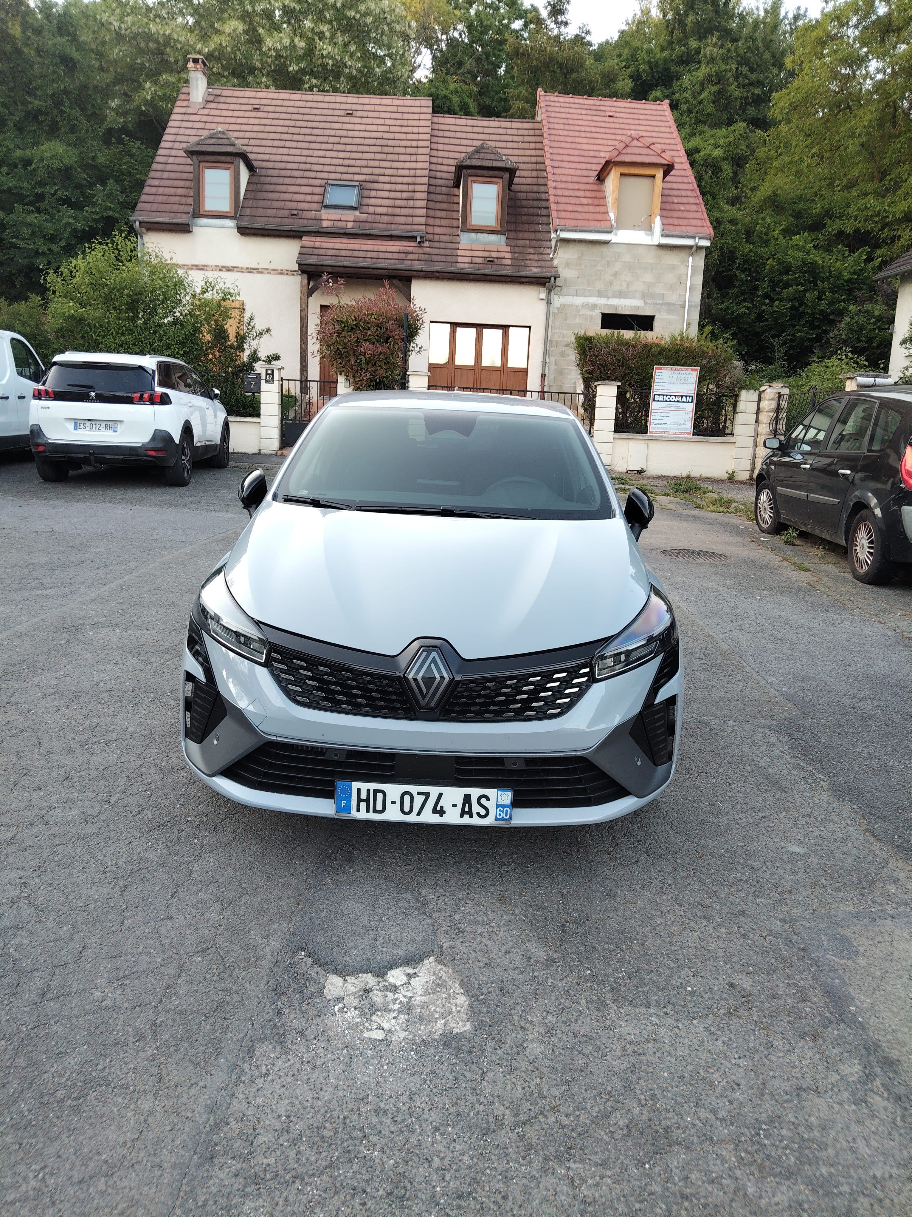 Renault Clio E-tech, 2025, Essence 98 / Électrique (hybride), automatique
