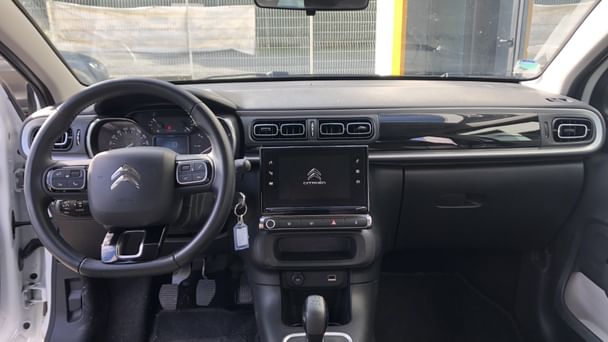 Citroen C3 Louez la Citroën C3 – Citadine Idéale à Bordeaux avec Stationnement Sécurisé ! avec GPS
