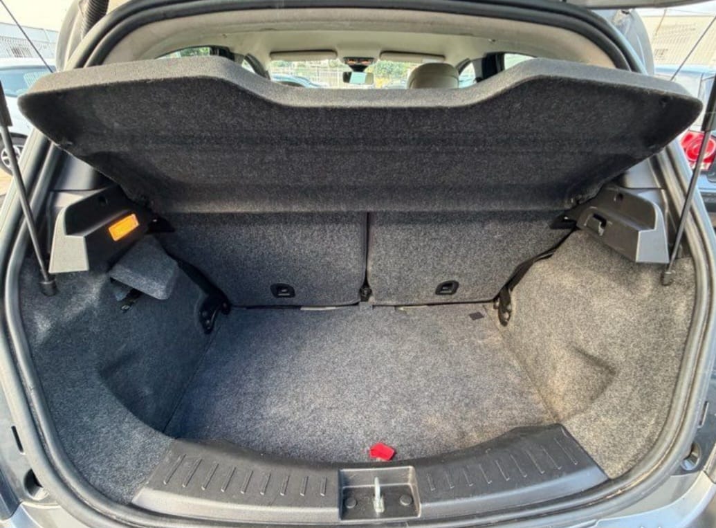 Lancia Ypsilon avec Autoradio