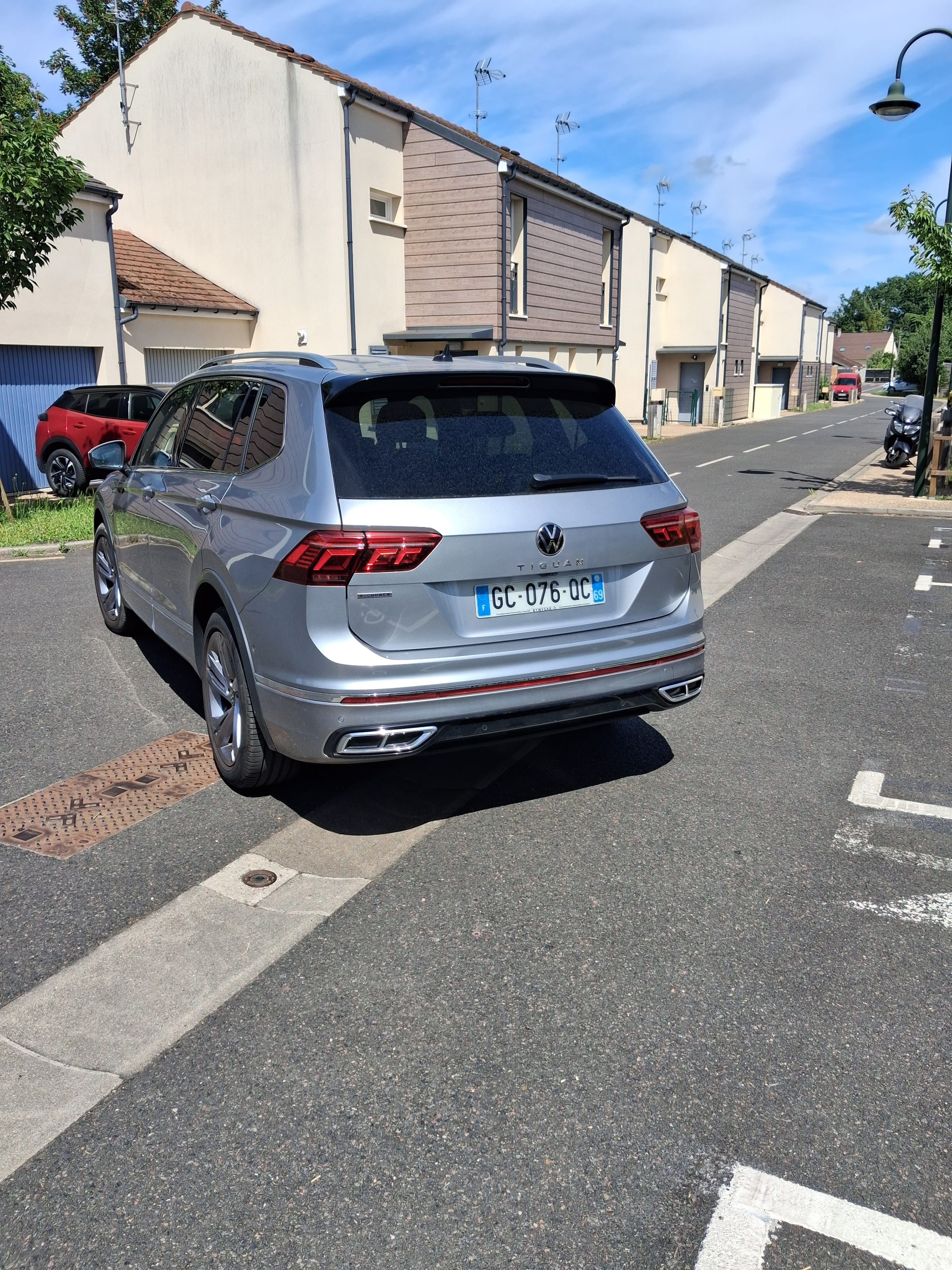 Volkswagen Tiguan, 2021, Essence 95, automatique, 7 places