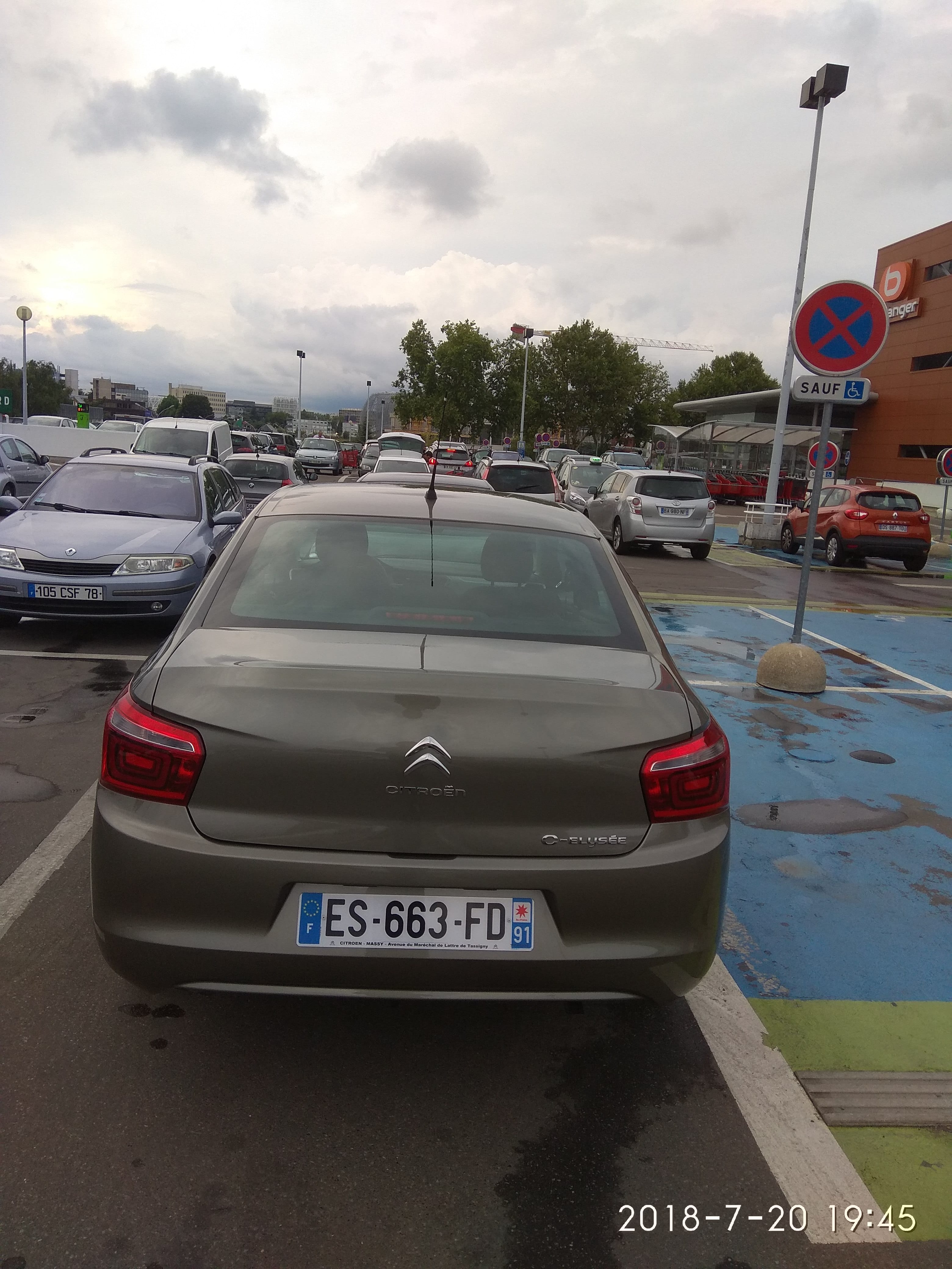 Citroen C-Elysée avec GPS