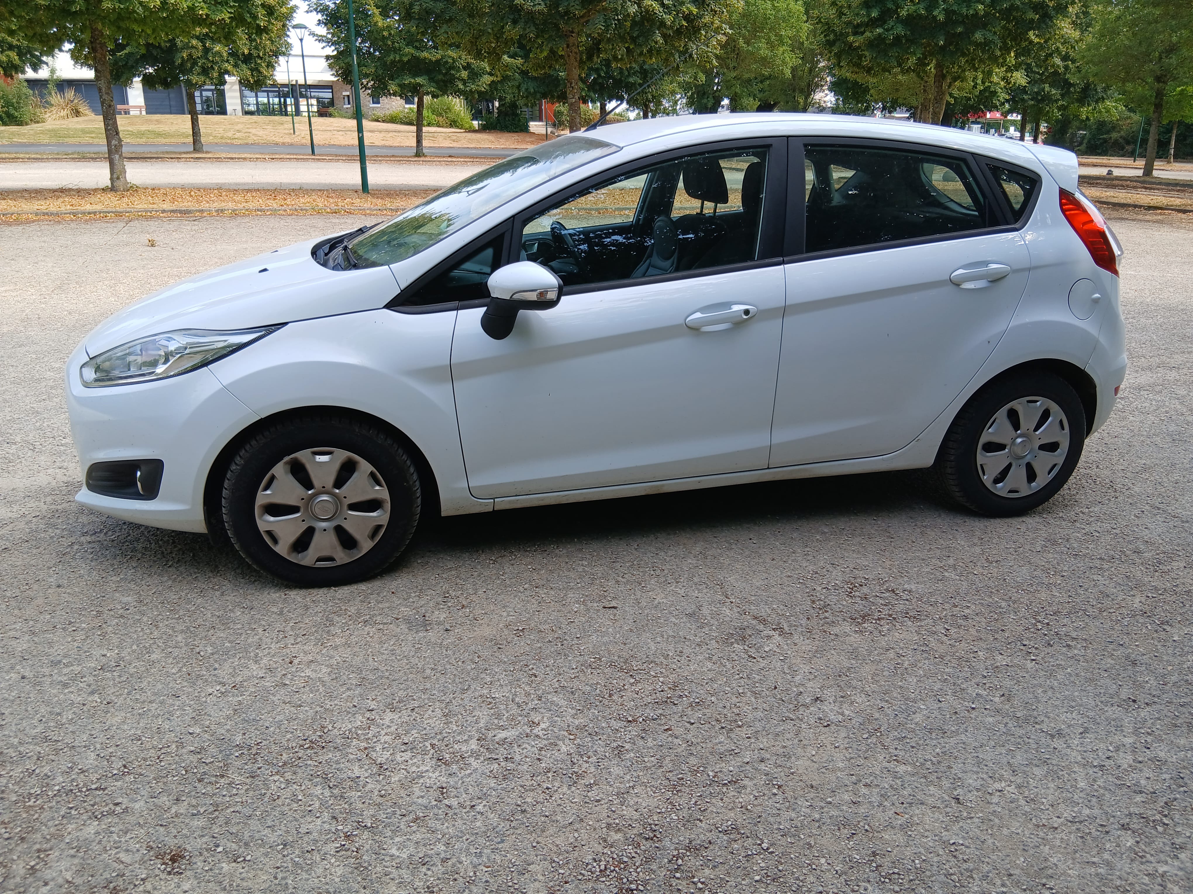 Ford Fiesta avec Climatisation