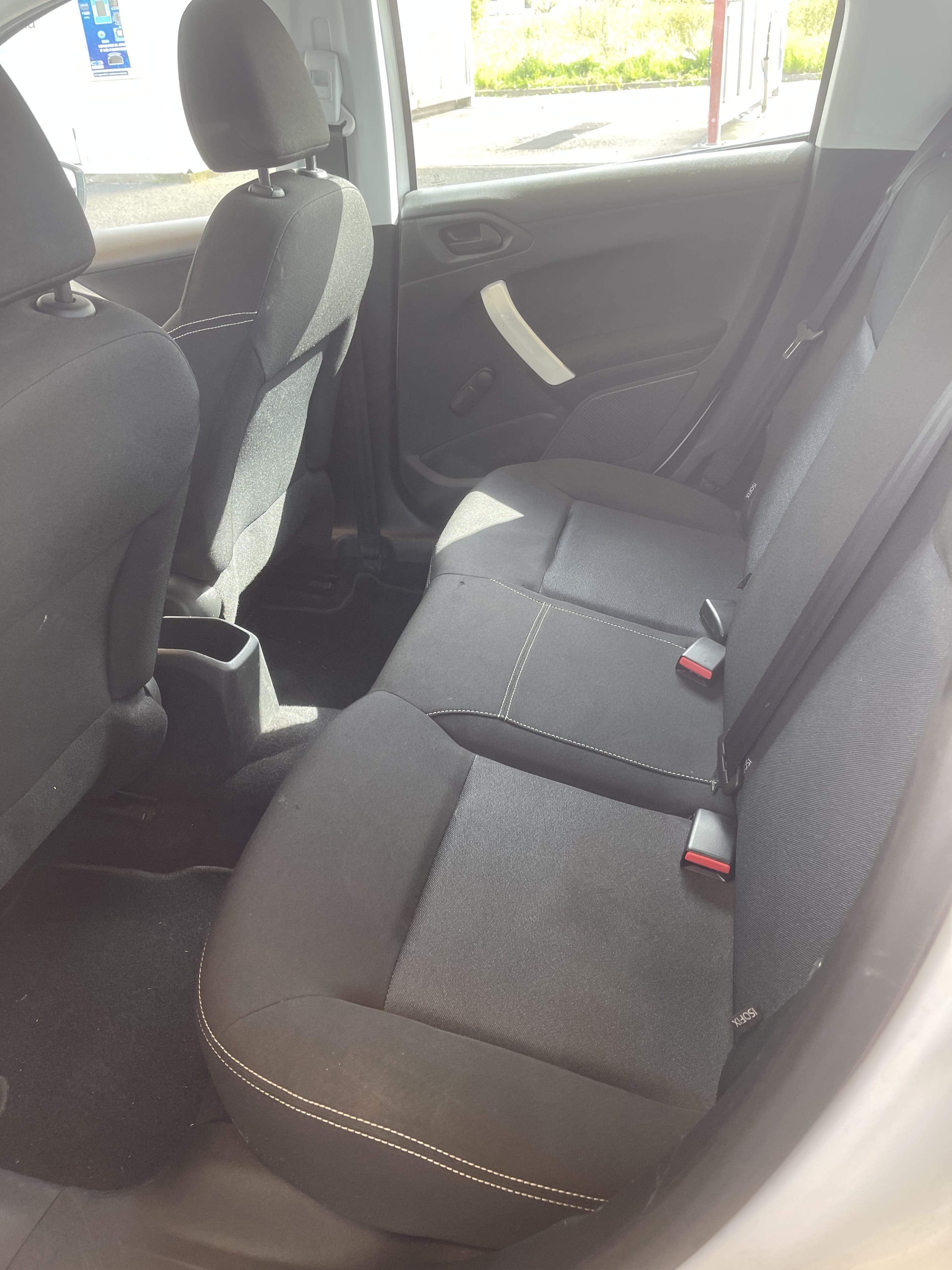 Peugeot 208 avec Entrée audio / iPod