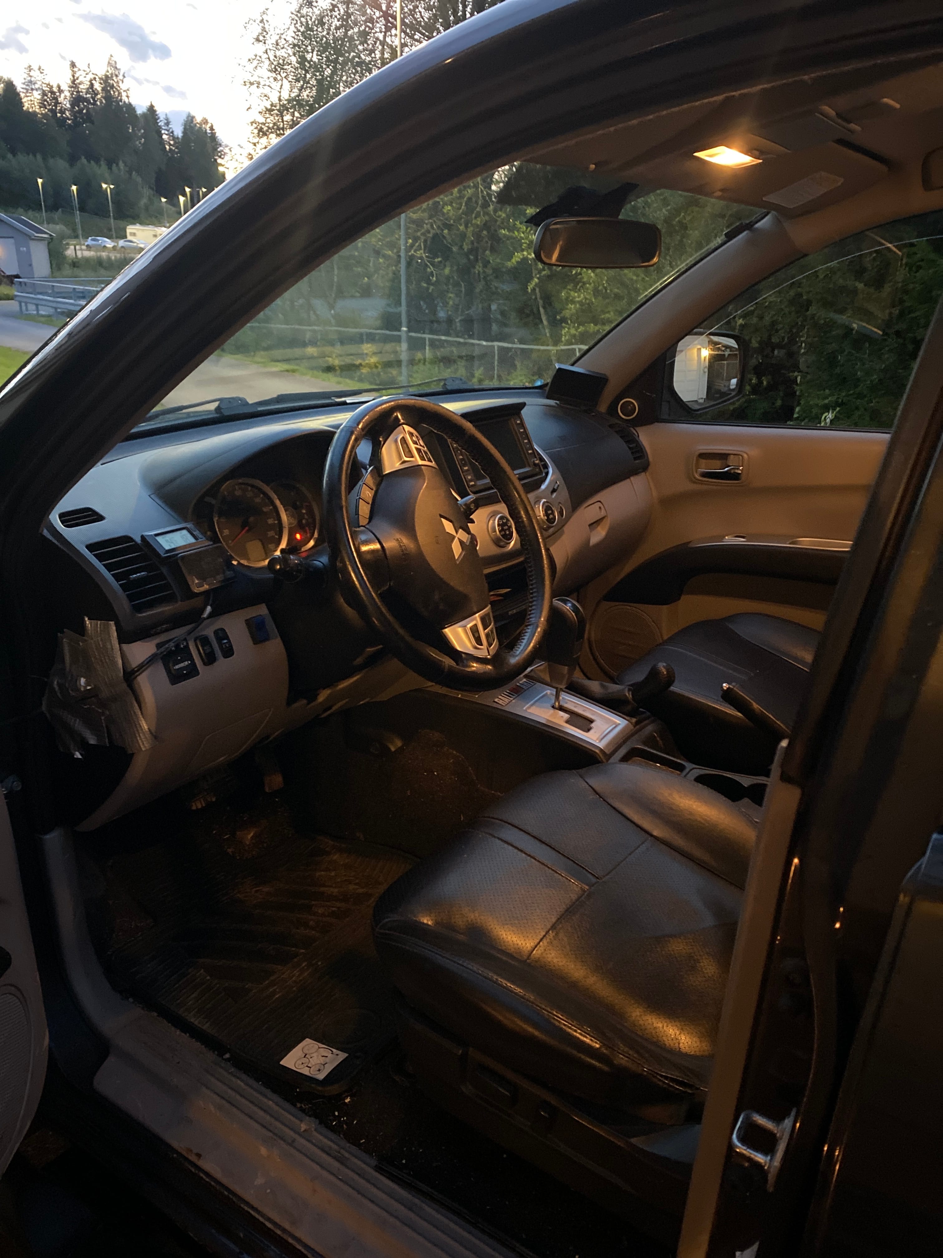 Mitsubishi L200 Pick-Up Ryggekamera, automatgir lettkjørt 5 seter pickup med Cruisekontroll