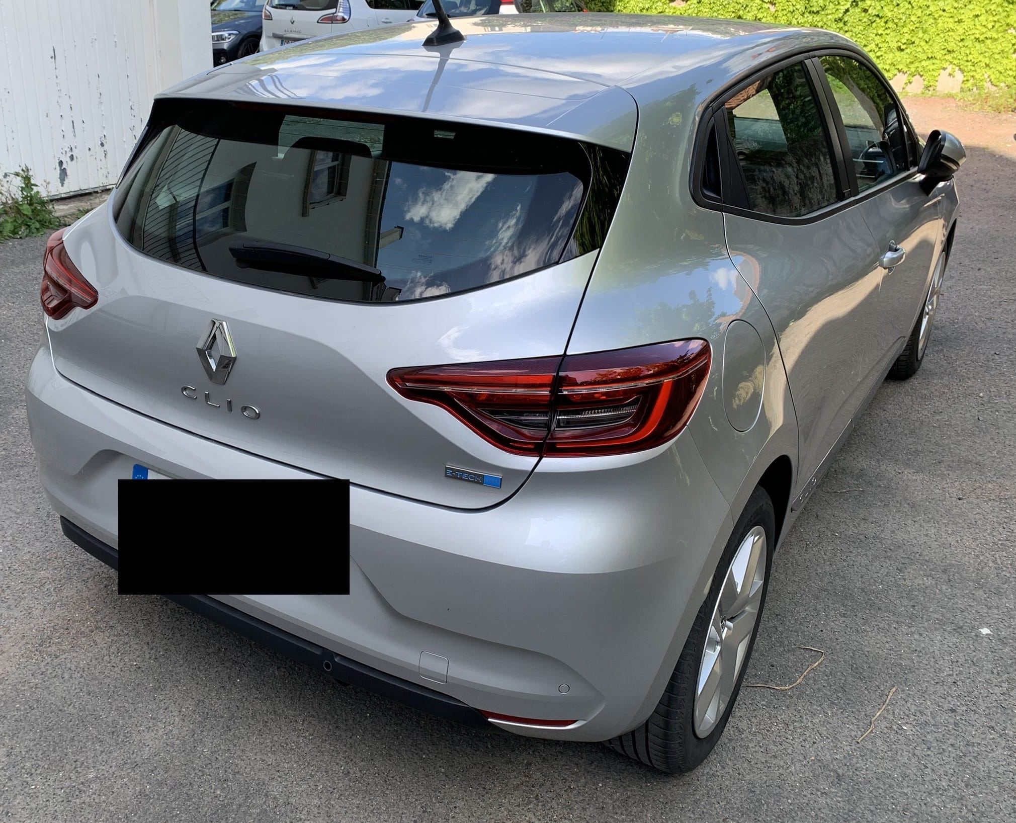 Renault Clio E-tech Essence + électrique sans recharger avec GPS