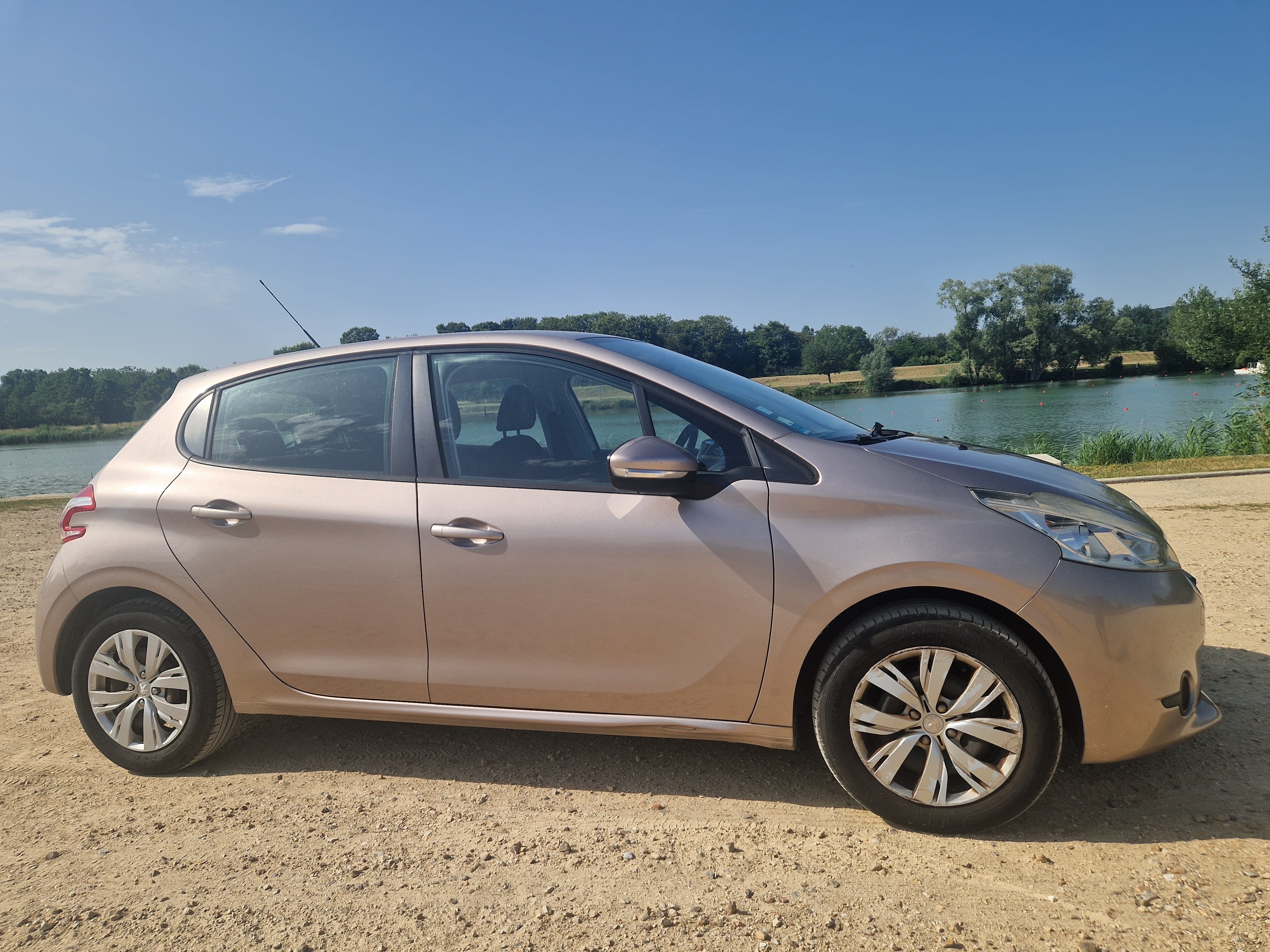 Peugeot 208 avec Climatisation