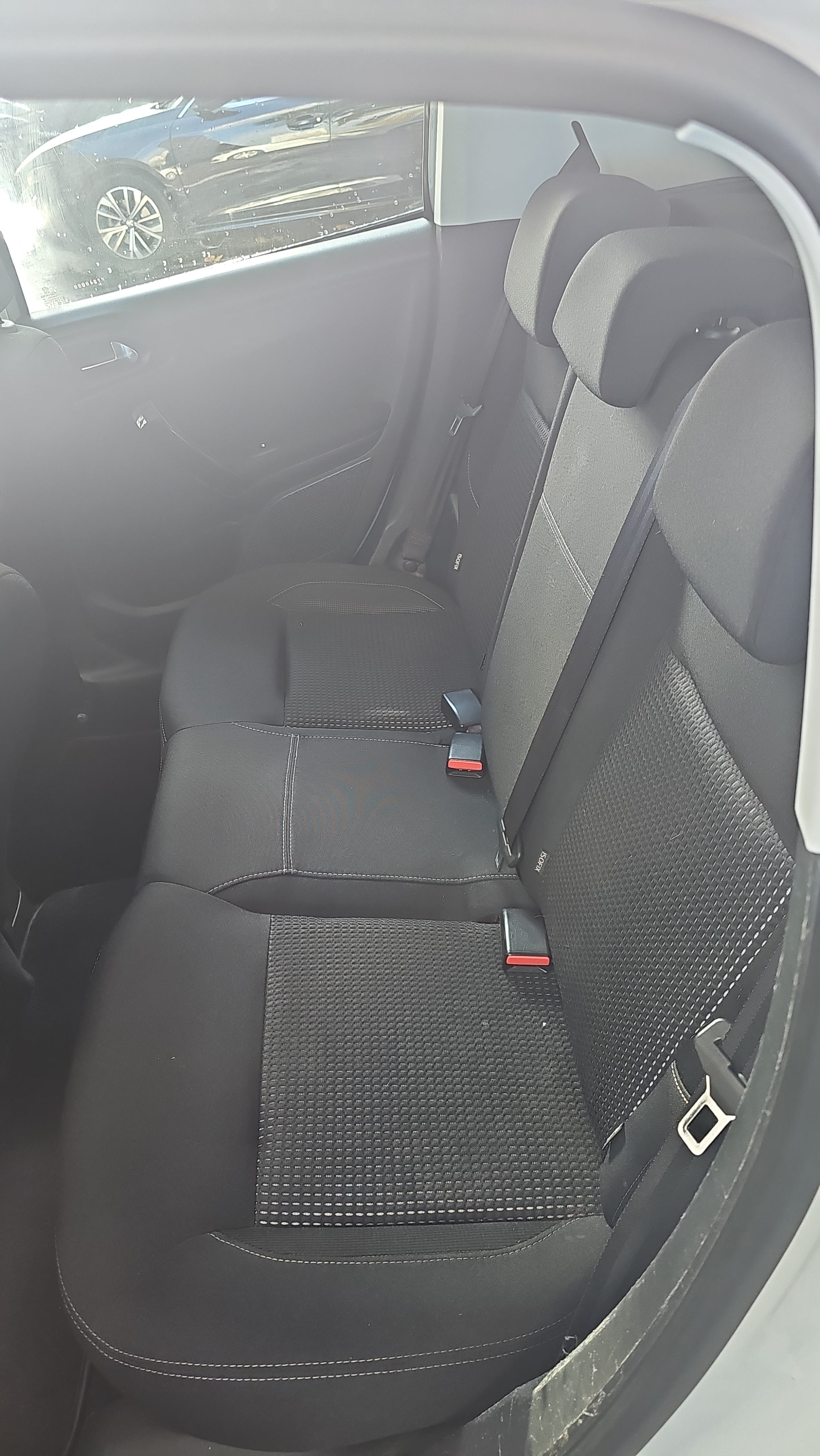 Peugeot 208 avec Apple CarPlay
