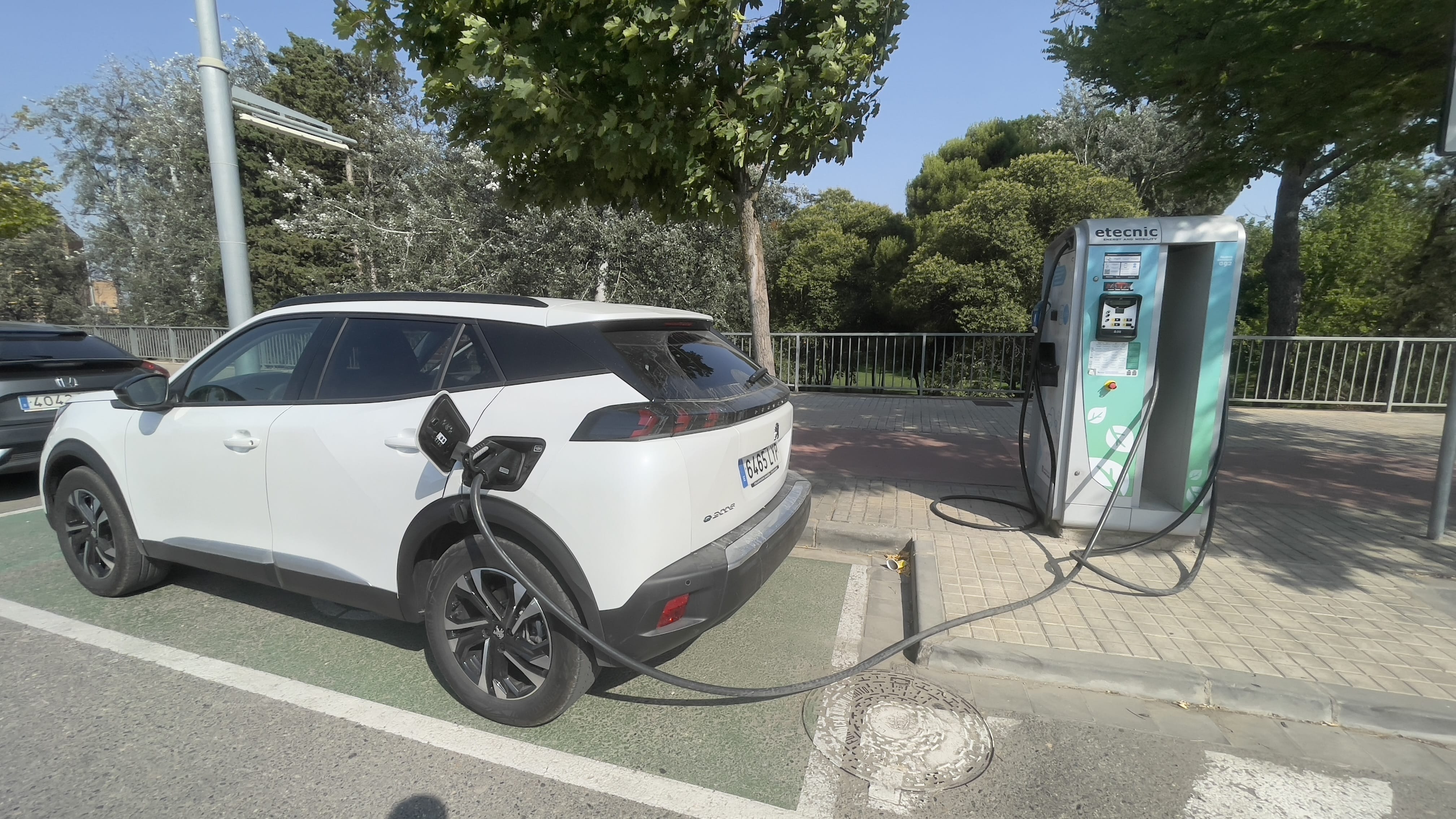 Peugeot e-2008 con Dashcam