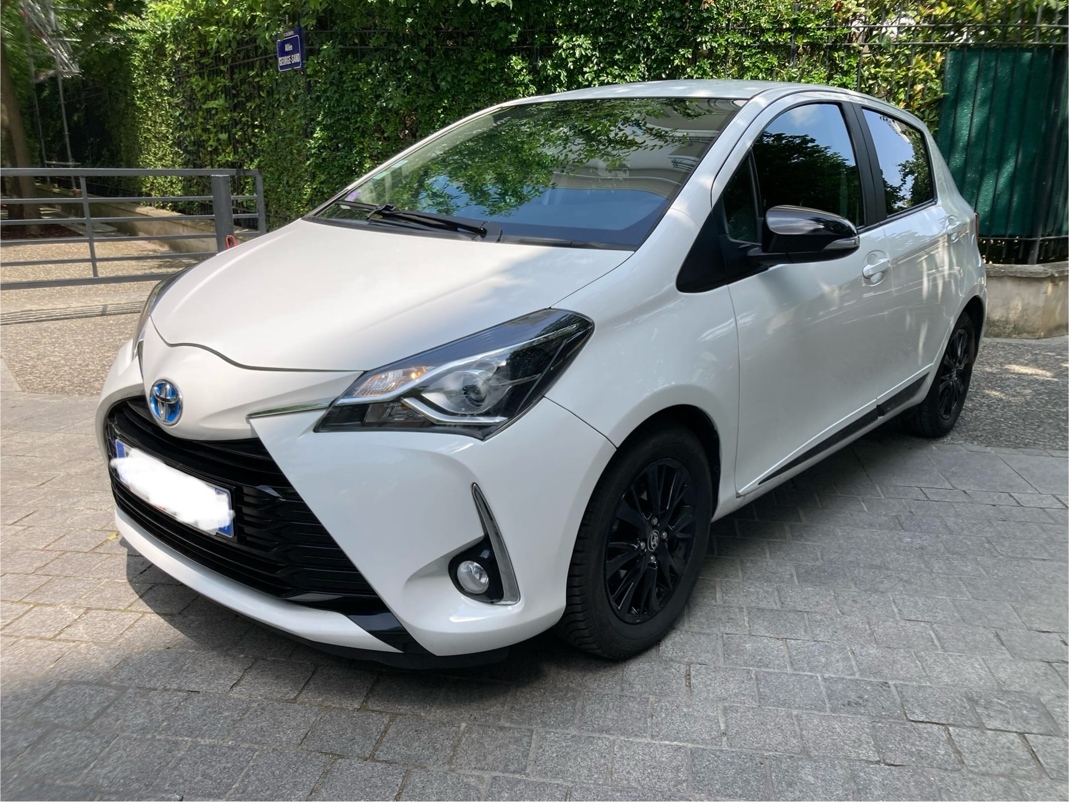 Toyota Yaris Hybride Boîte automatique  Black pack avec Climatisation