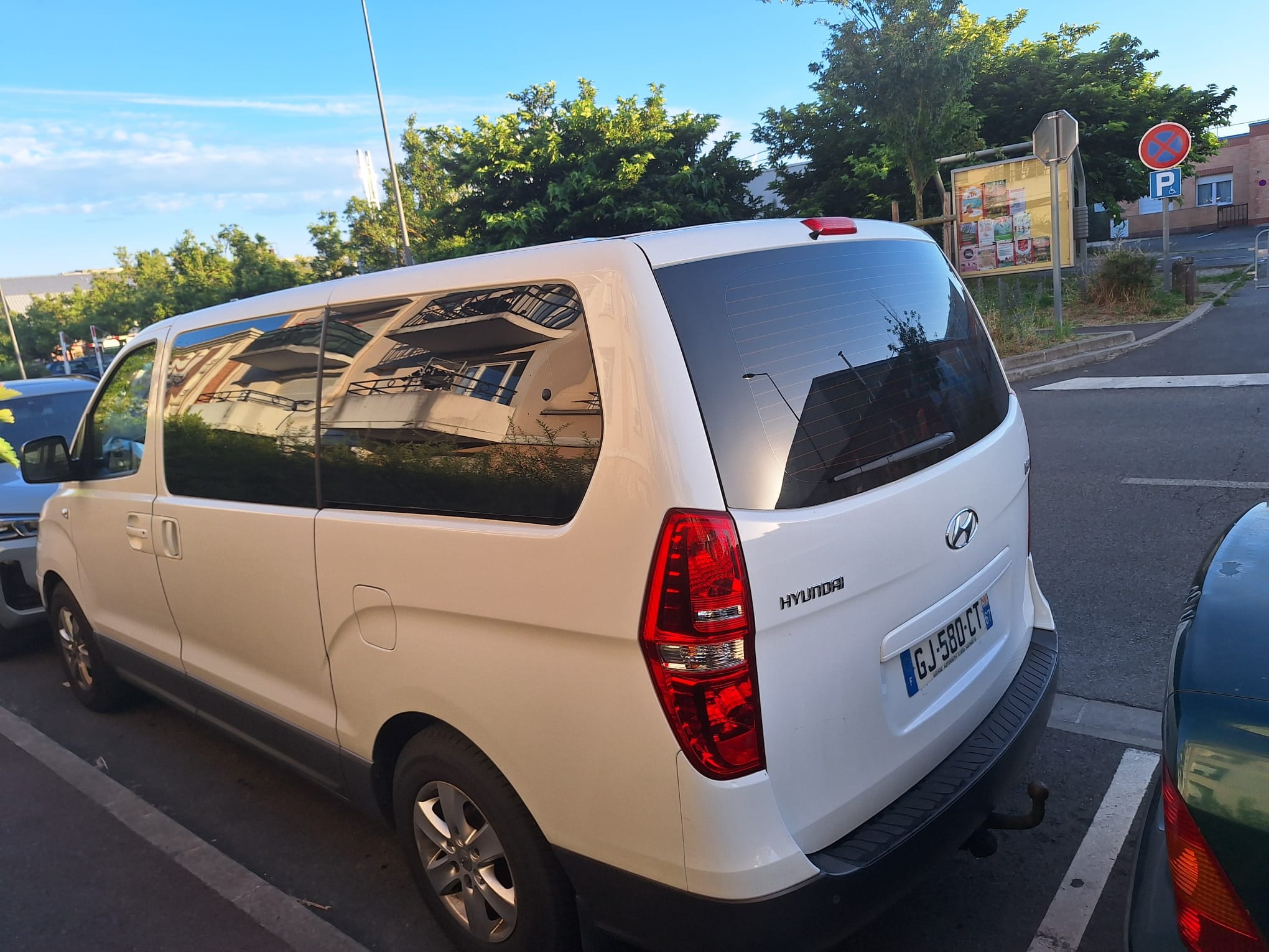 Hyundai H-1 Van MINIBUS avec Climatisation
