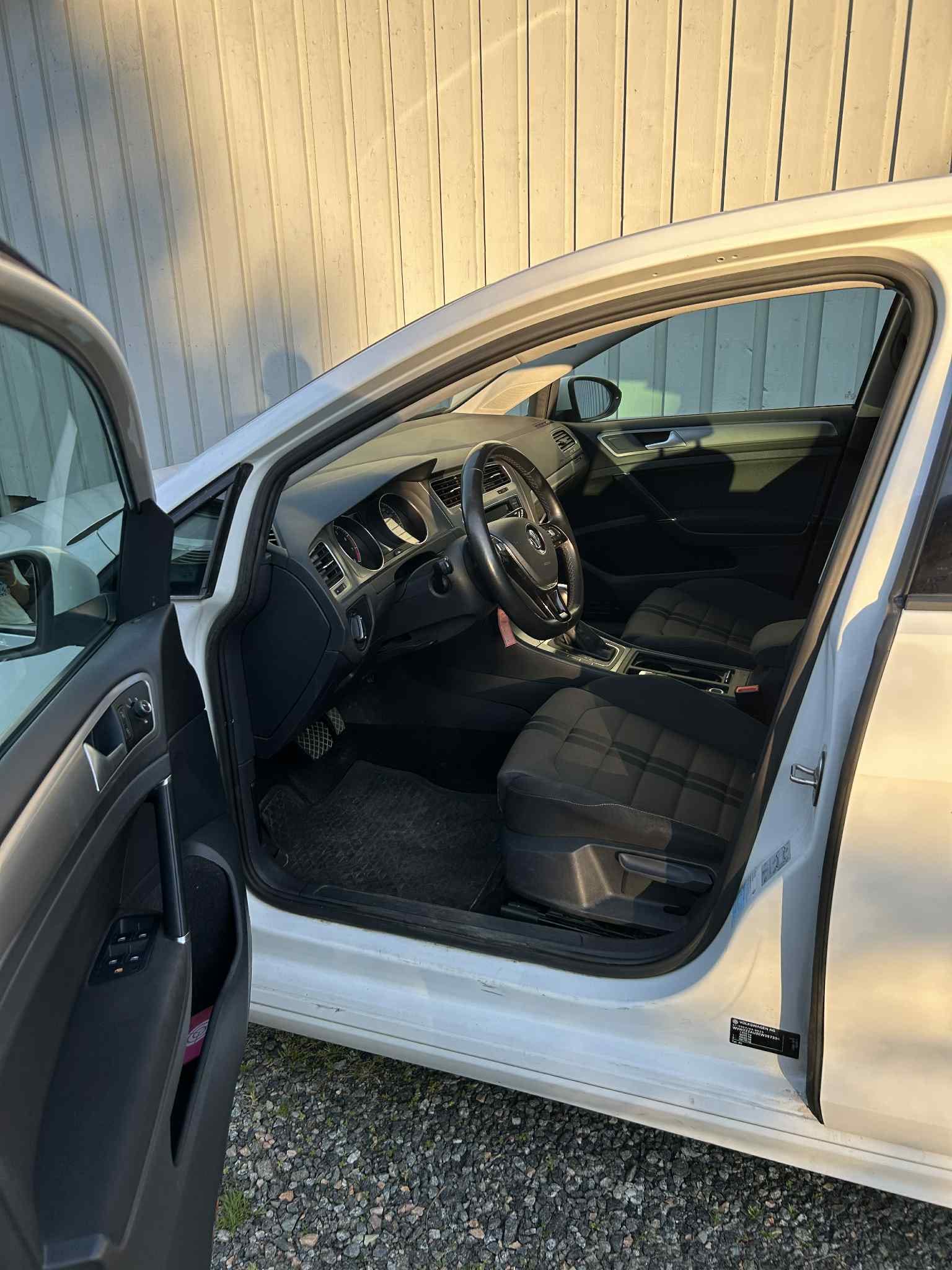 Volkswagen Golf R-Line with Bluetooth audio