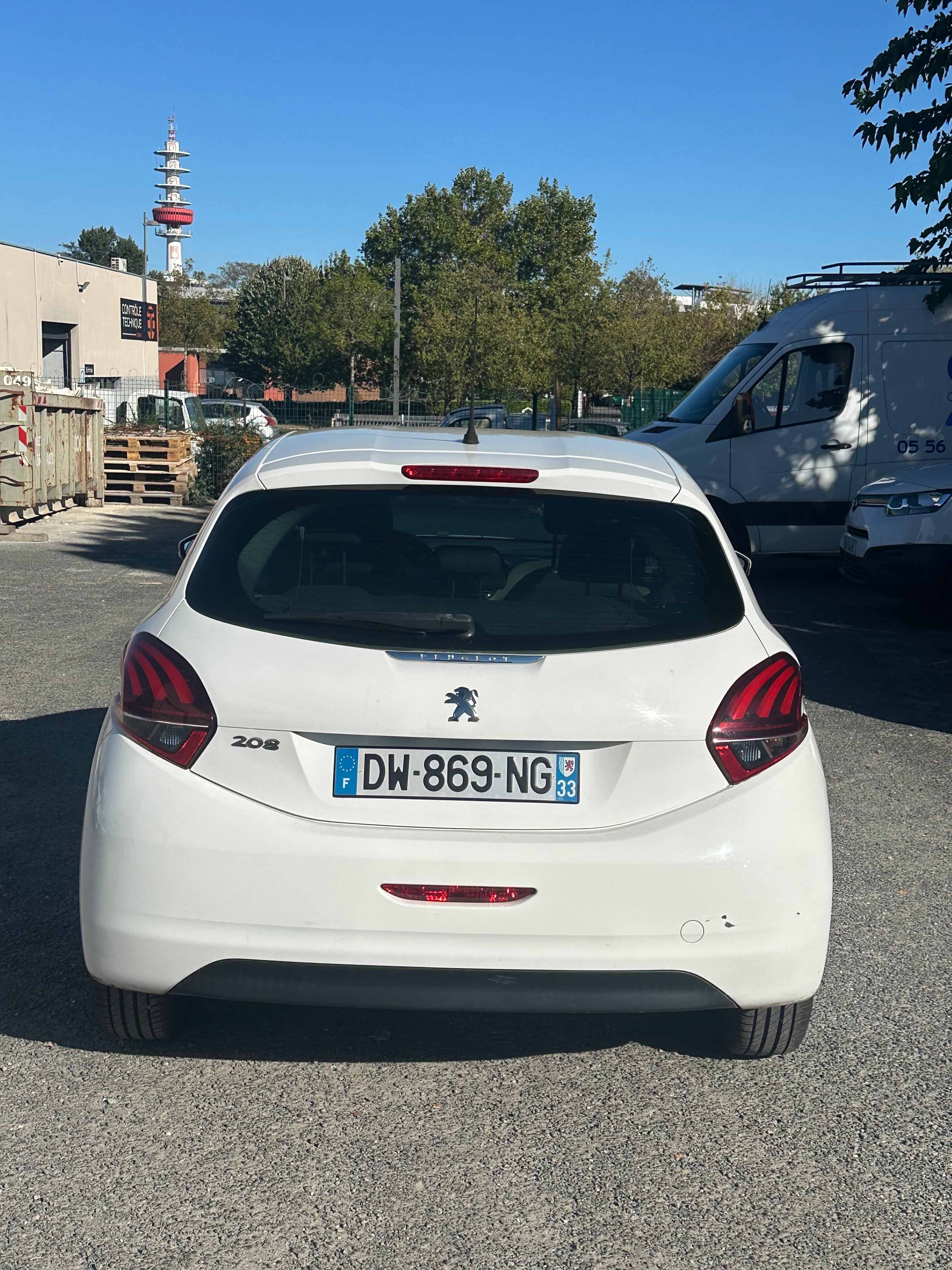 Peugeot 208 avec GPS