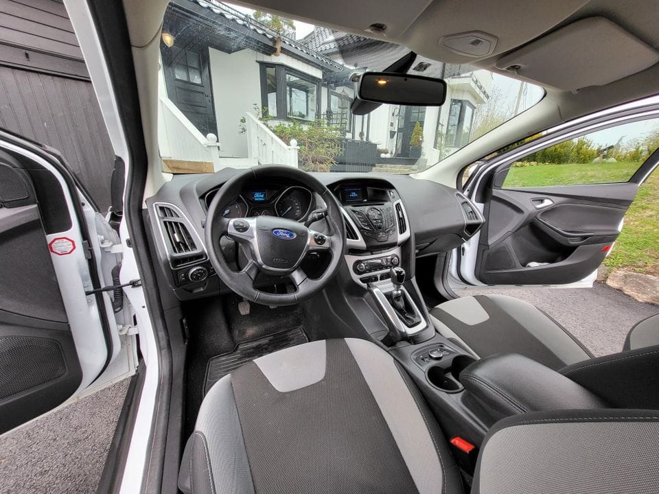 Ford Focus EcoBoost 125hk Sport mit Winterreifen