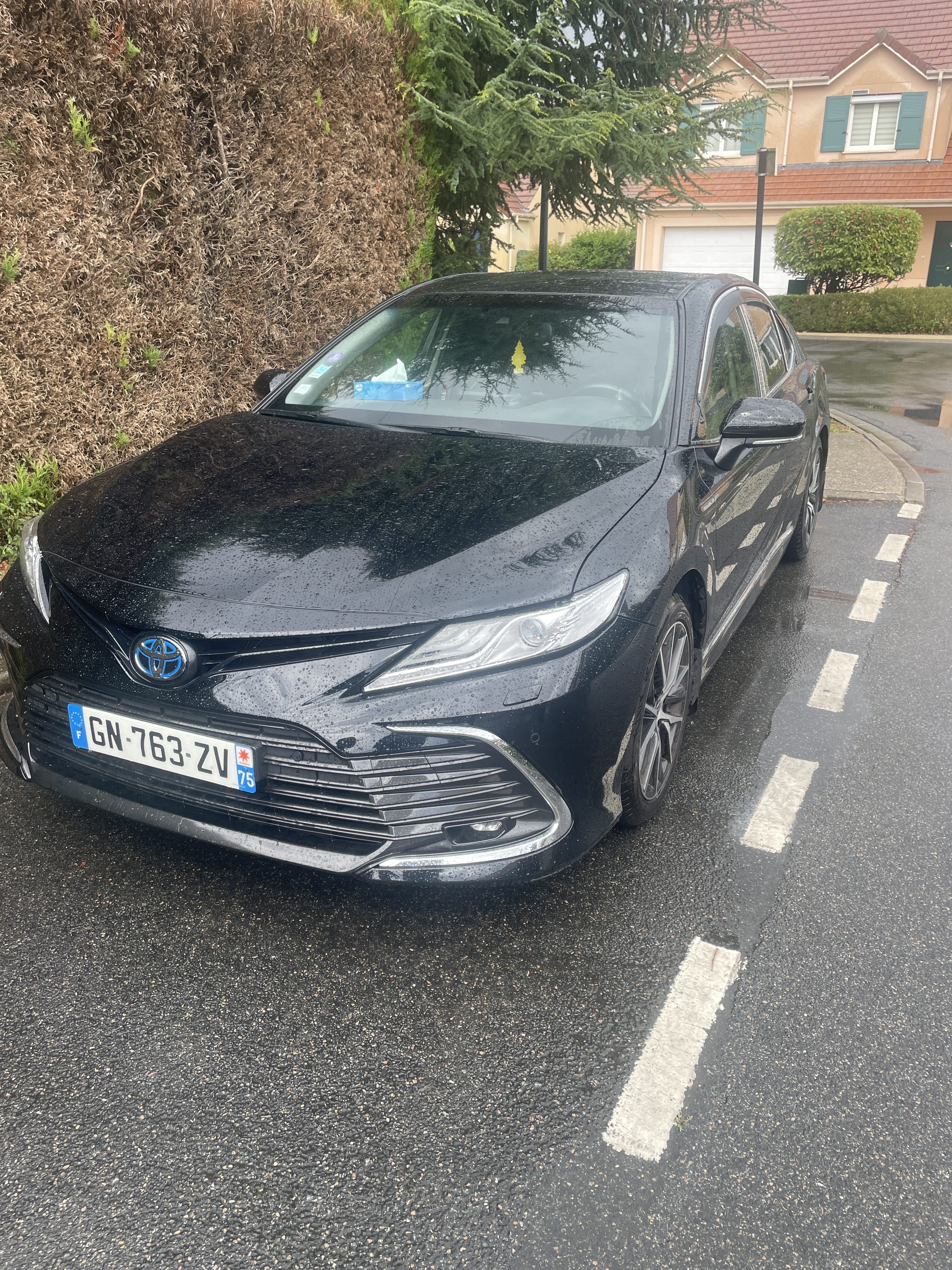 Toyota Camry Hybride, 2023, Essence 95 / Électrique (hybride), automatique