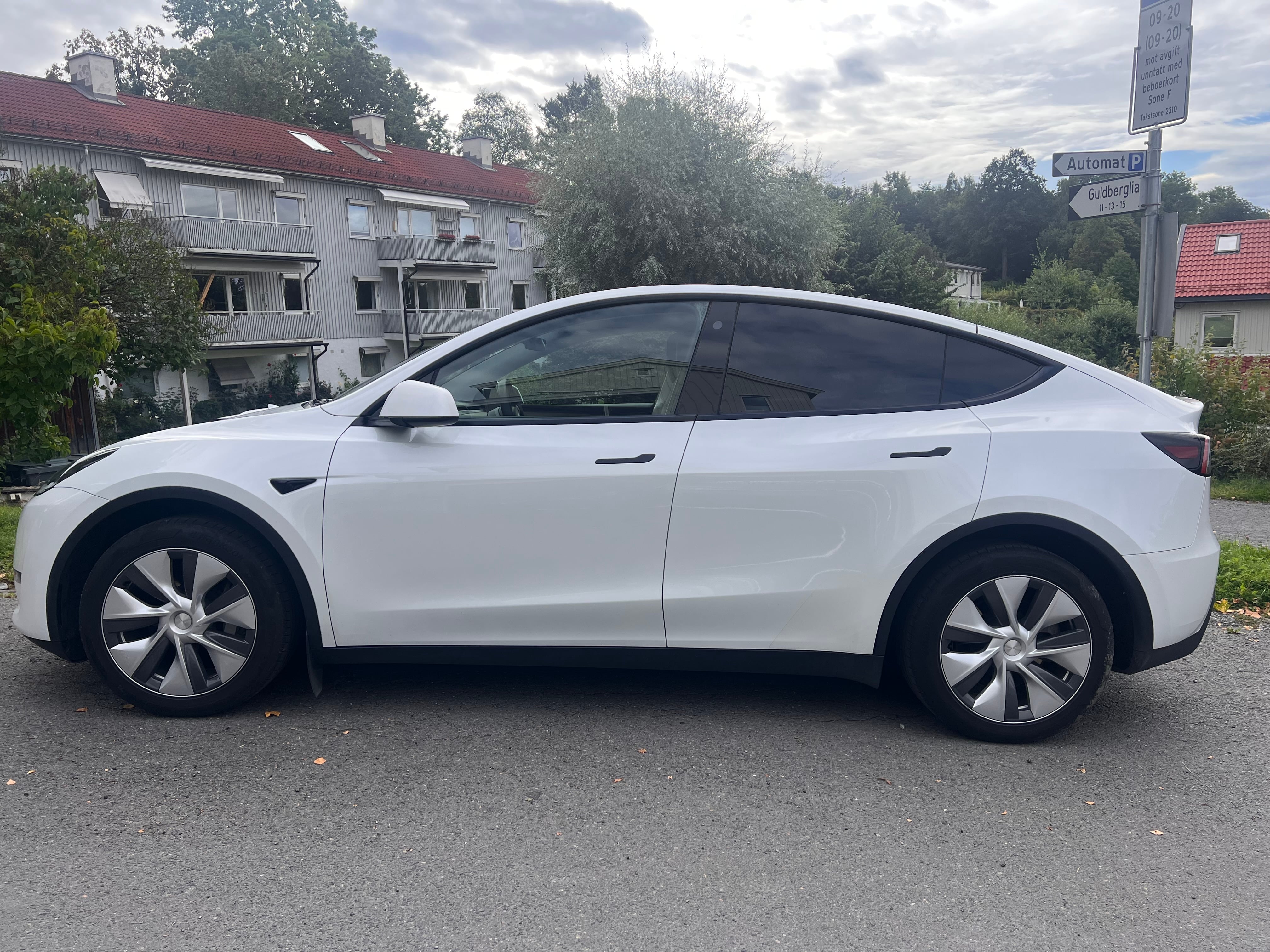 Tesla Model Y Long Range med Aircondition