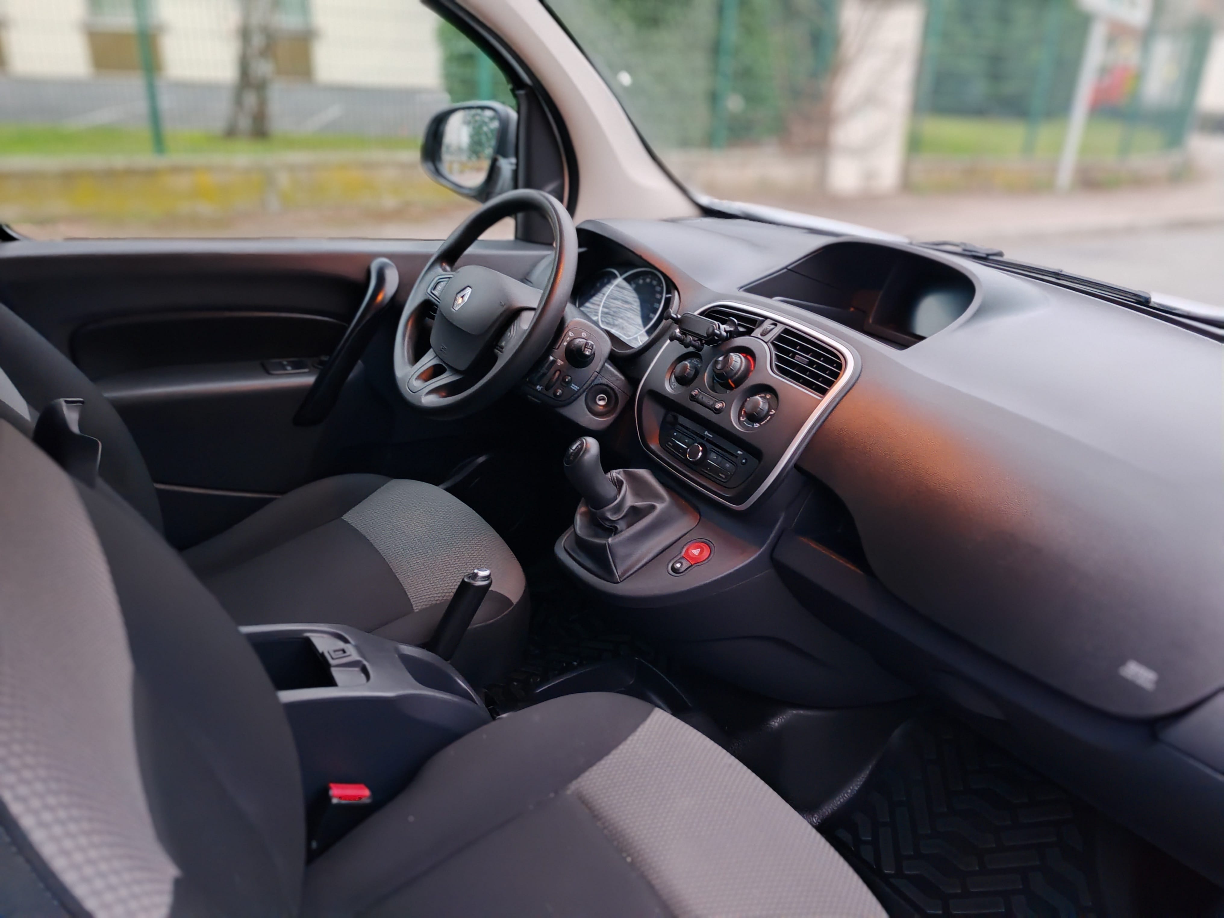 Renault Kangoo Express 4m3=modèle allongé+diable+plateau roulant+tendeurs+Sangles+couvertures