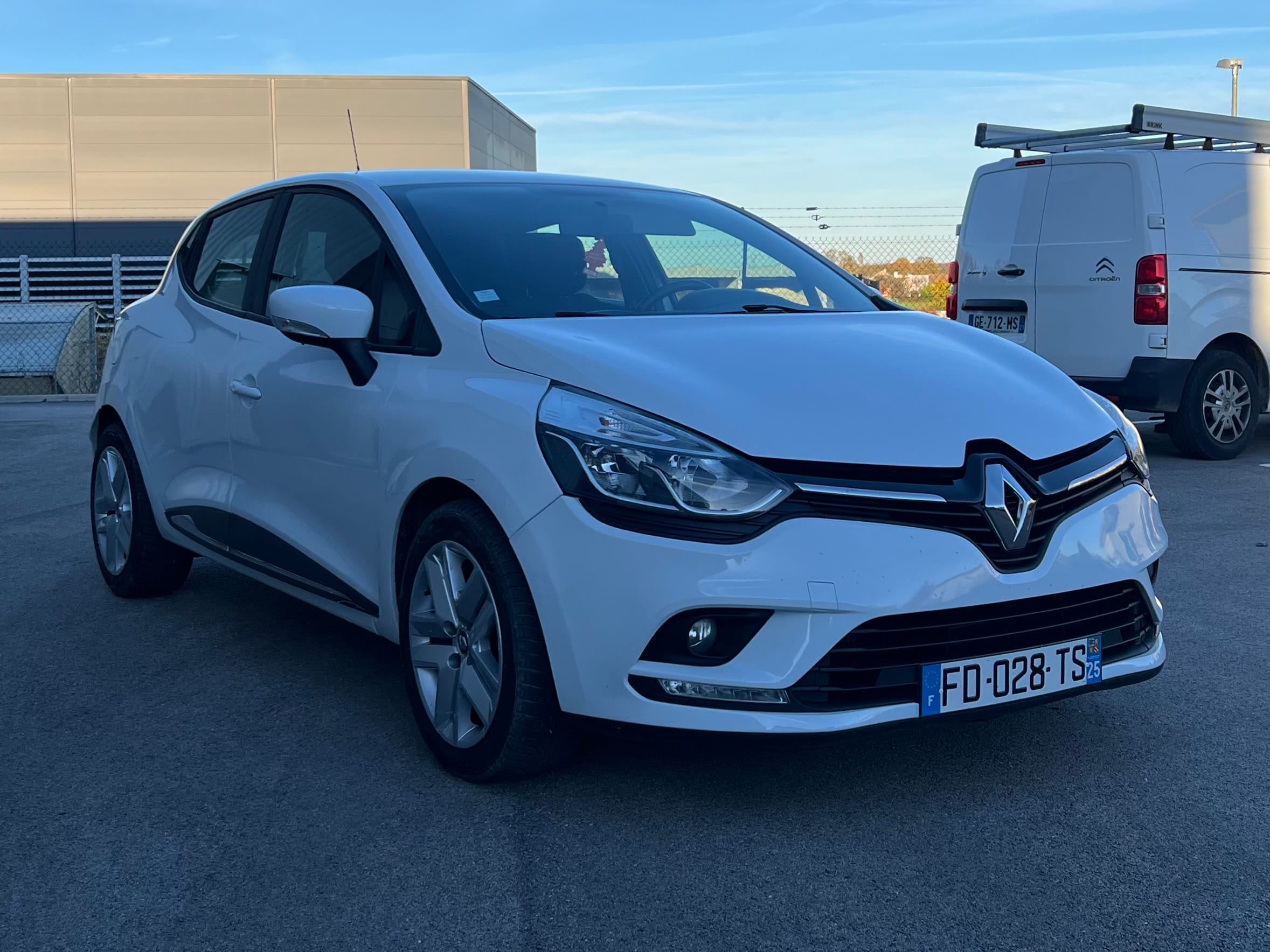 Renault Clio 1.5 DCI DIESEL CARPLAY / GARE SNCF avec Siège bébé