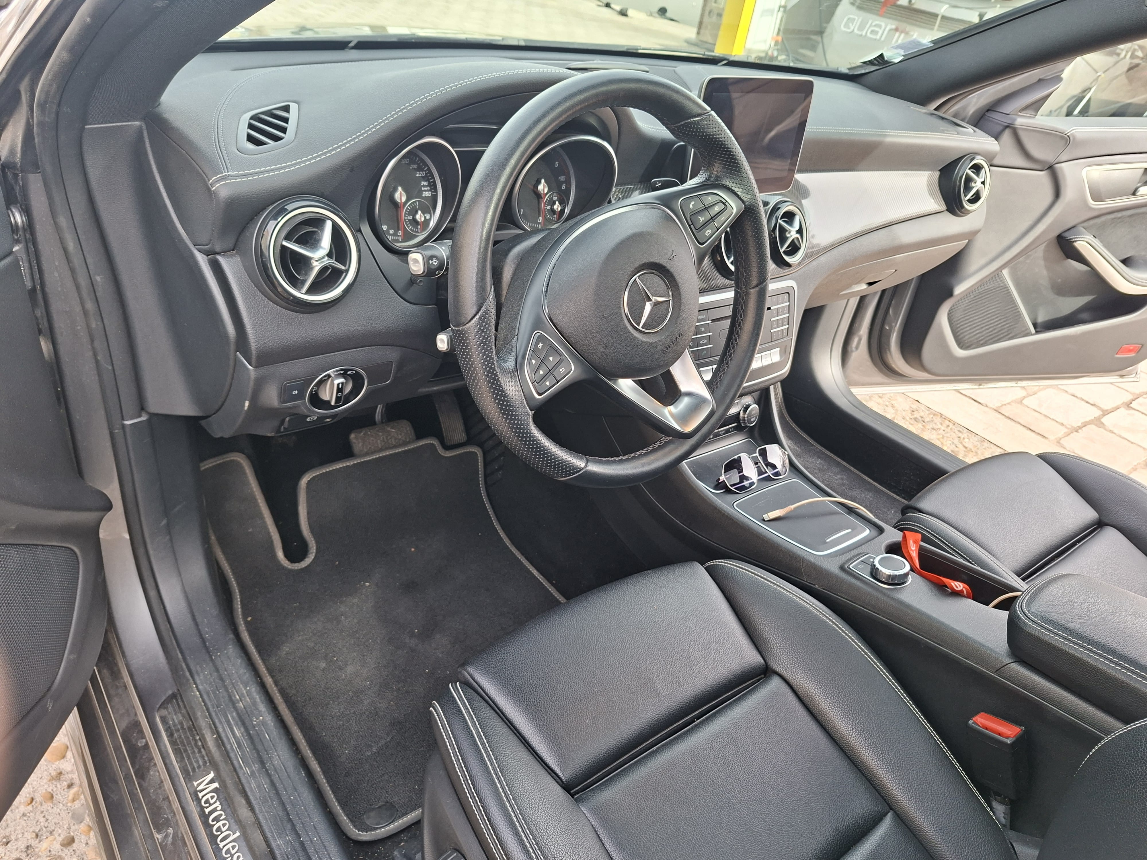 Mercedes-Benz CLA 200 avec Régulateur de vitesse