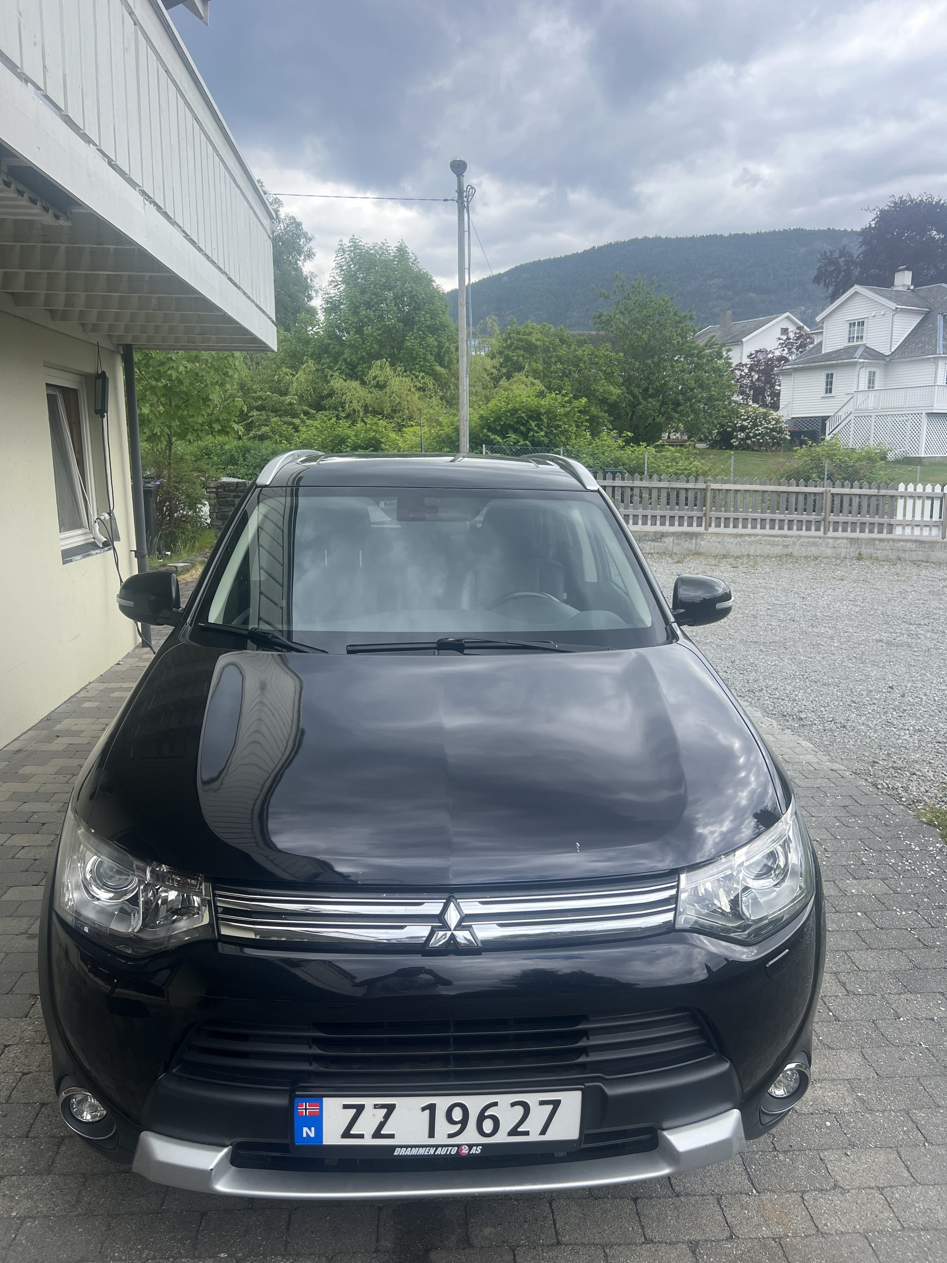 Mitsubishi Outlander Hybrid, 2015, Blyfri 95 / Electric (hybrid), automatic