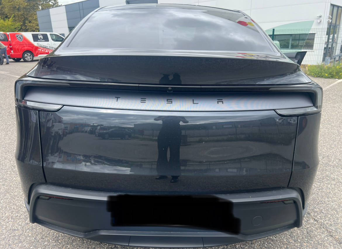 Tesla Model Y Standard Range avec Siège bébé