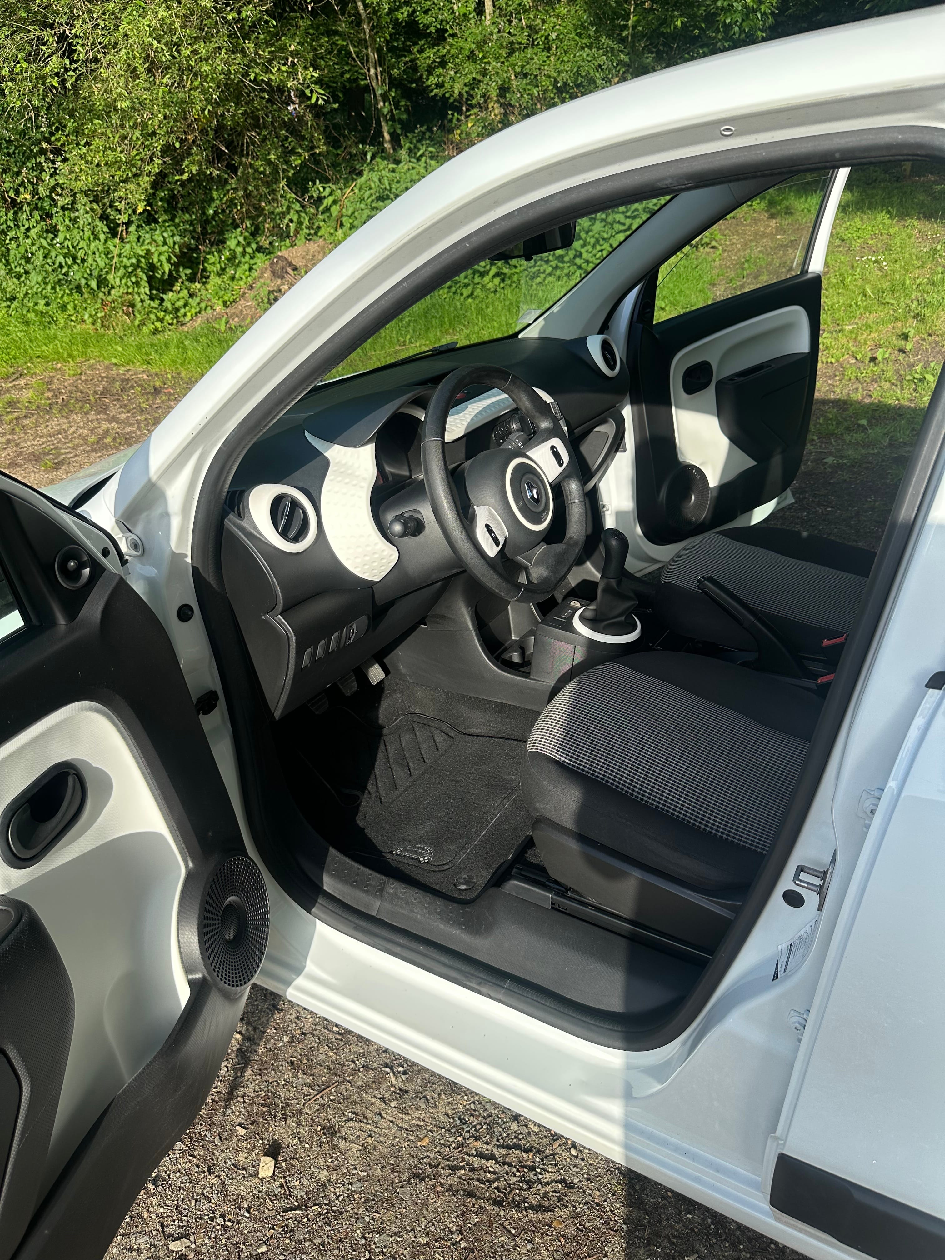 Renault Twingo III avec Autoradio