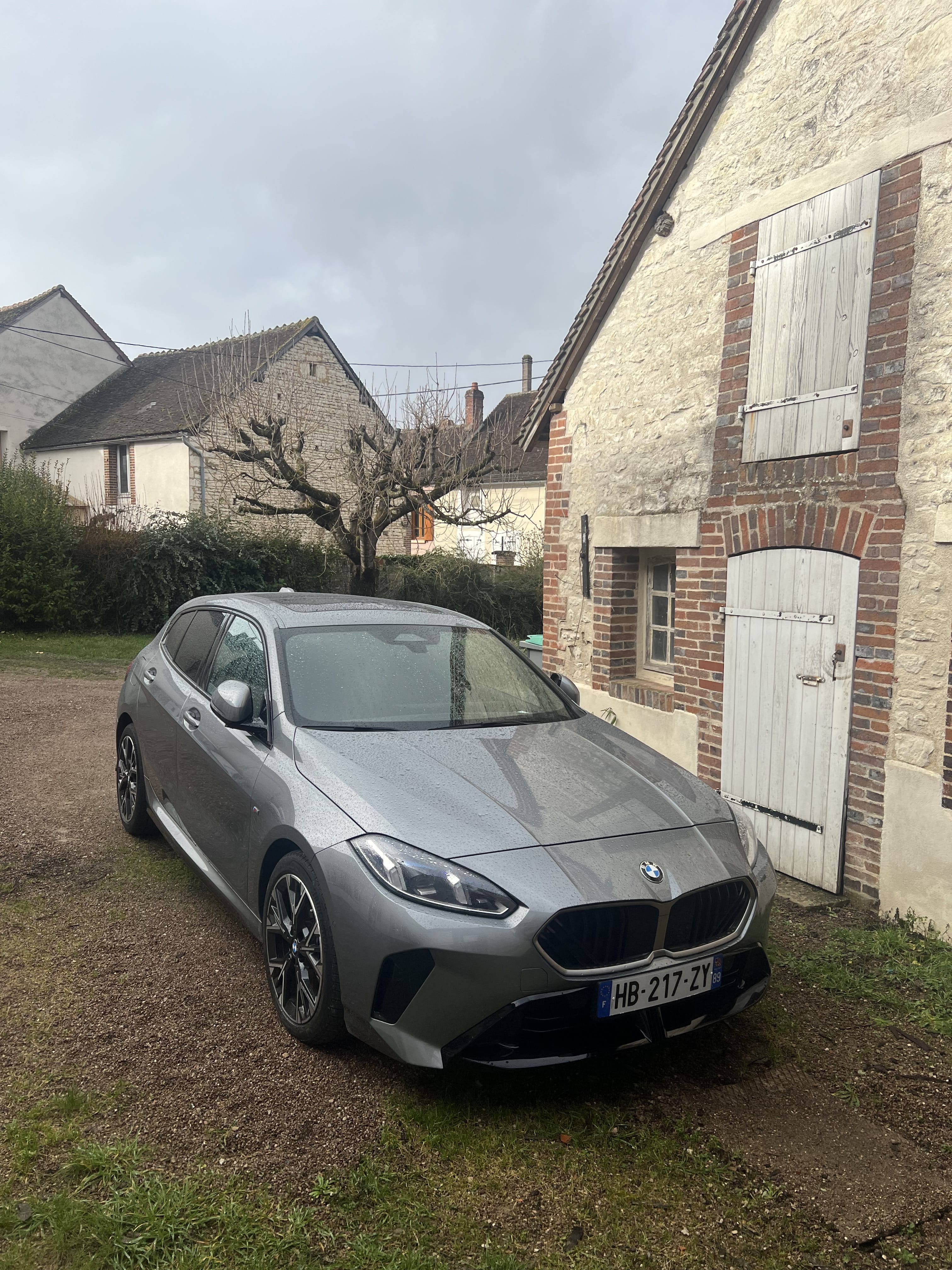 BMW Série 1, 2025, Diesel / Électrique (hybride), automatique